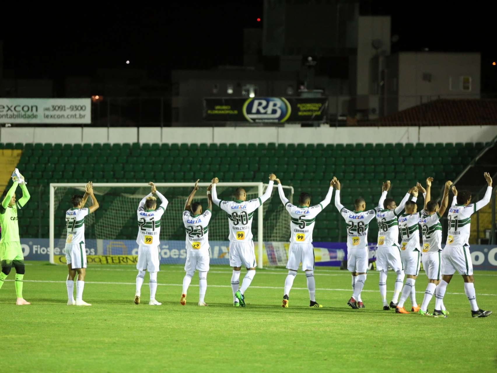 D� notas aos atletas