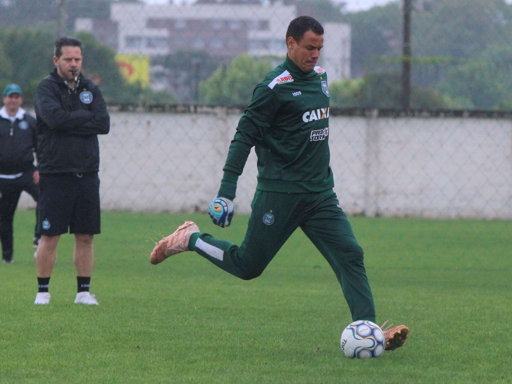Wilson sofre les�o no joelho