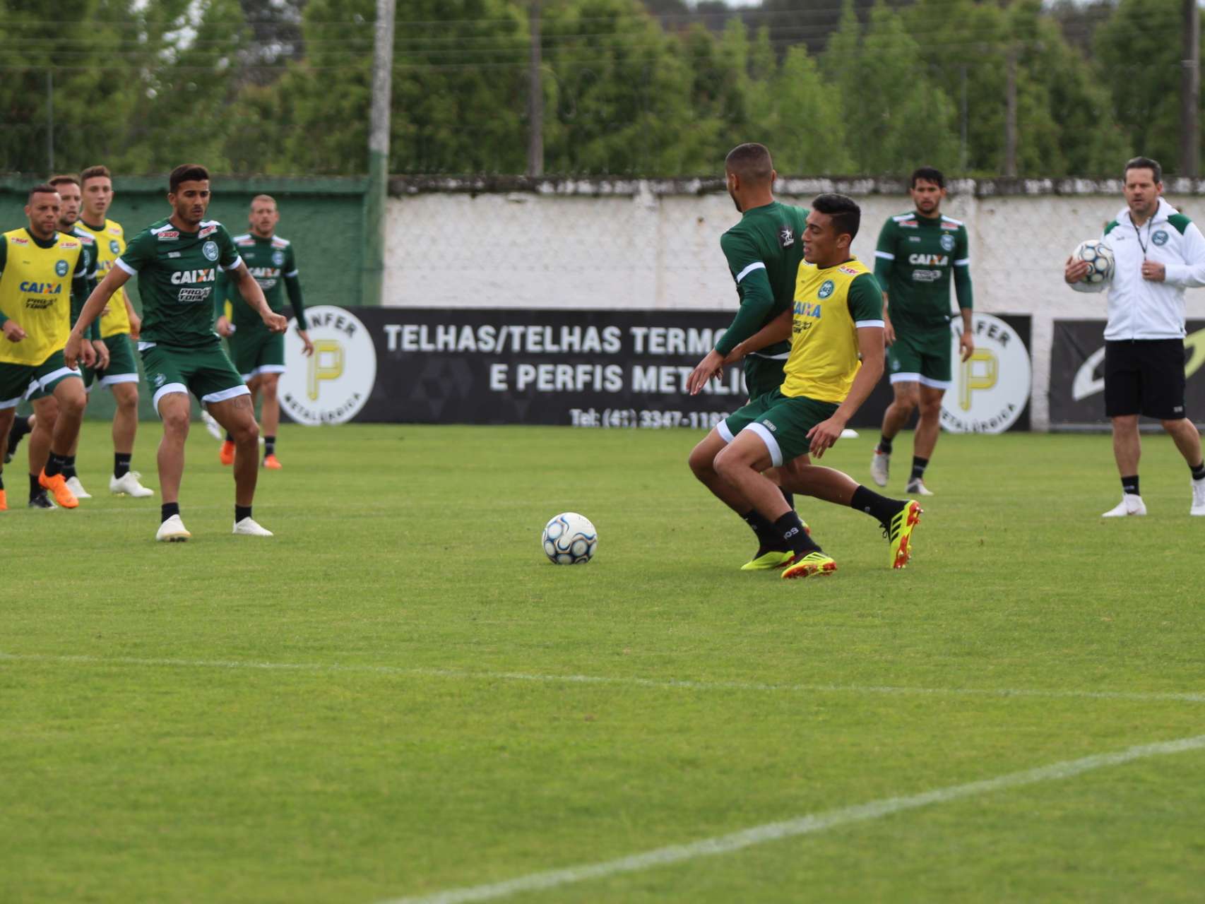 Coxa treina de olho no Guarani