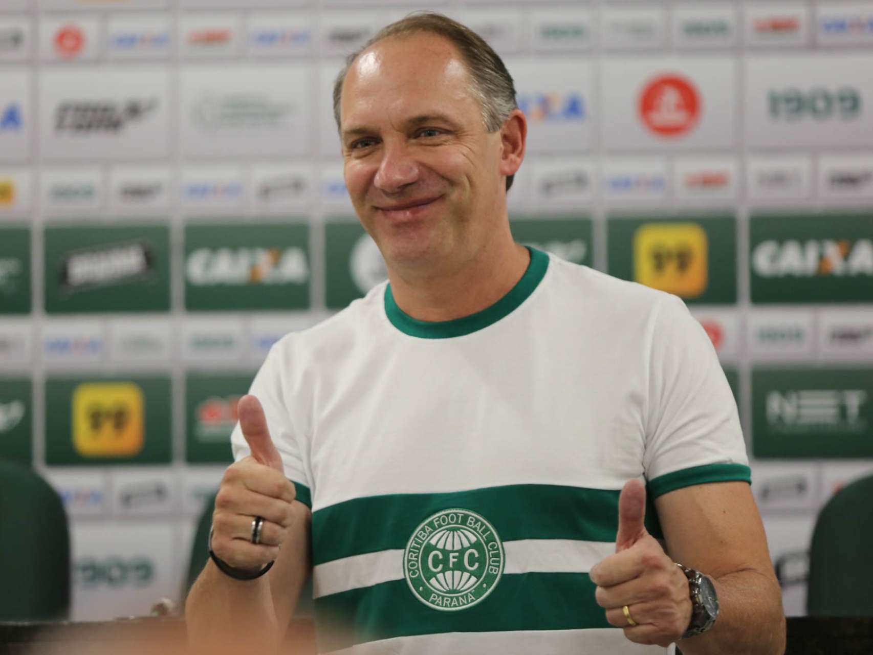 Coritiba homenageia H�lcio