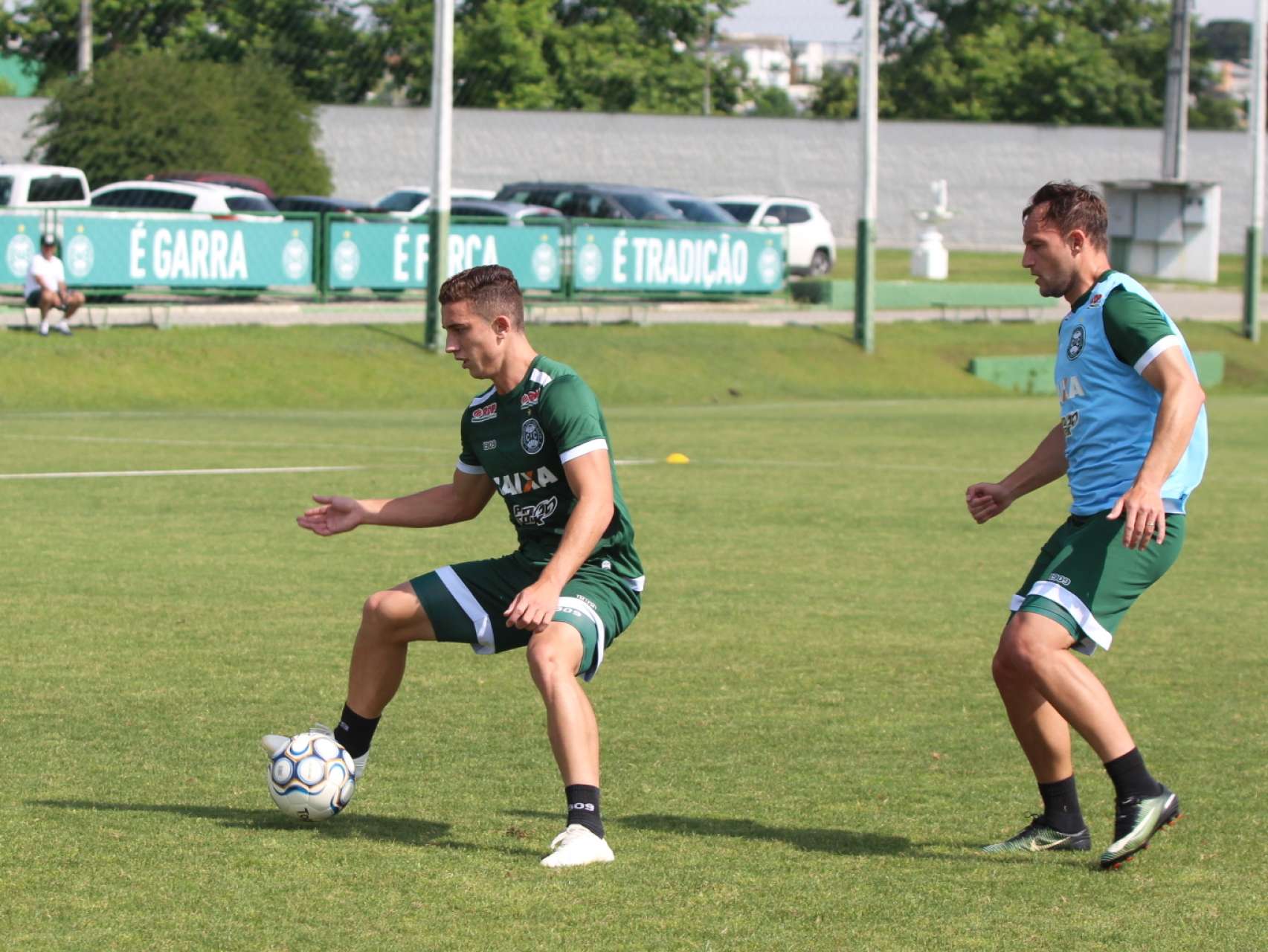 Coxa retorna aos treinamentos