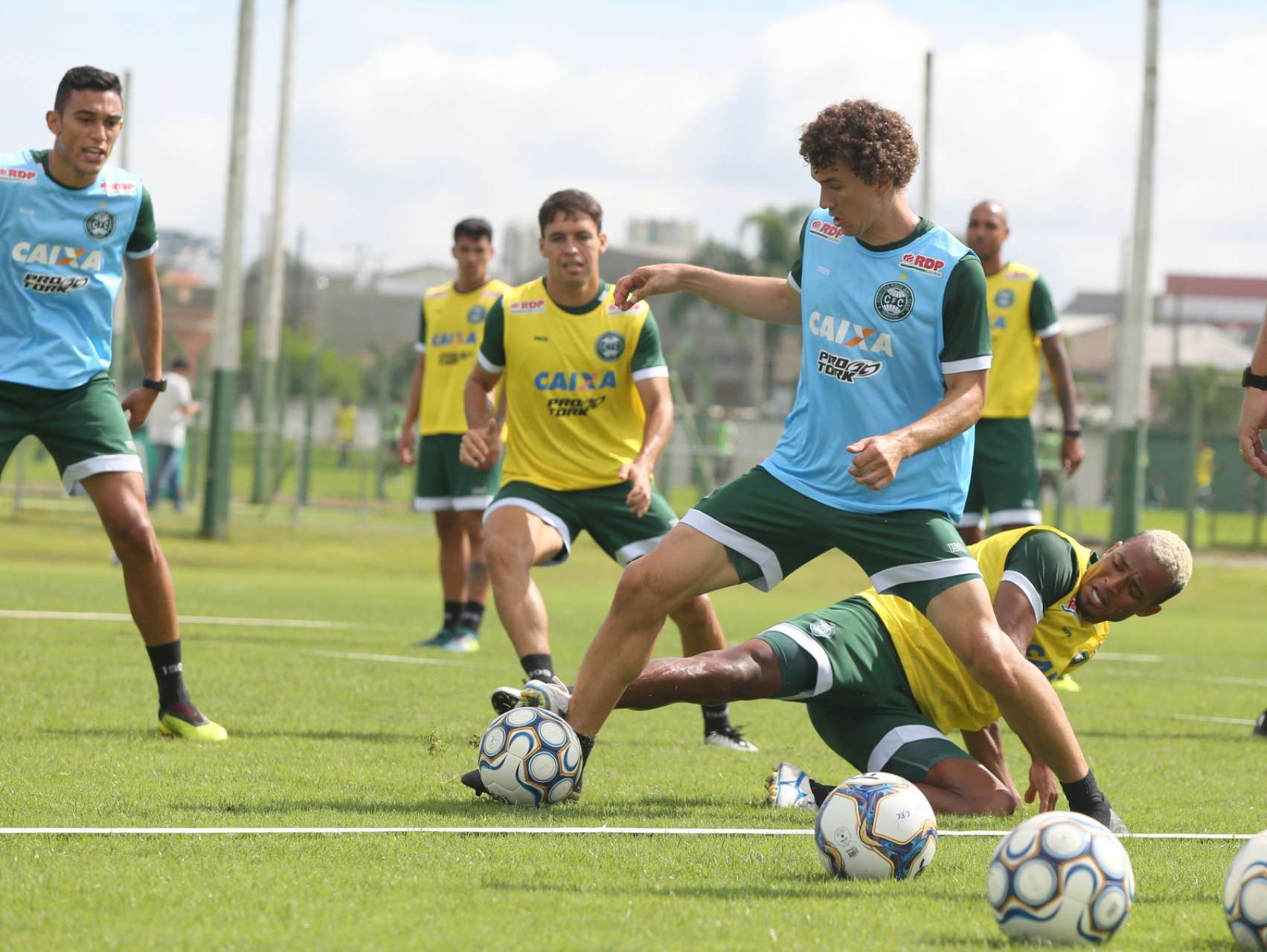 Galeria: Coxa abre semana no CT