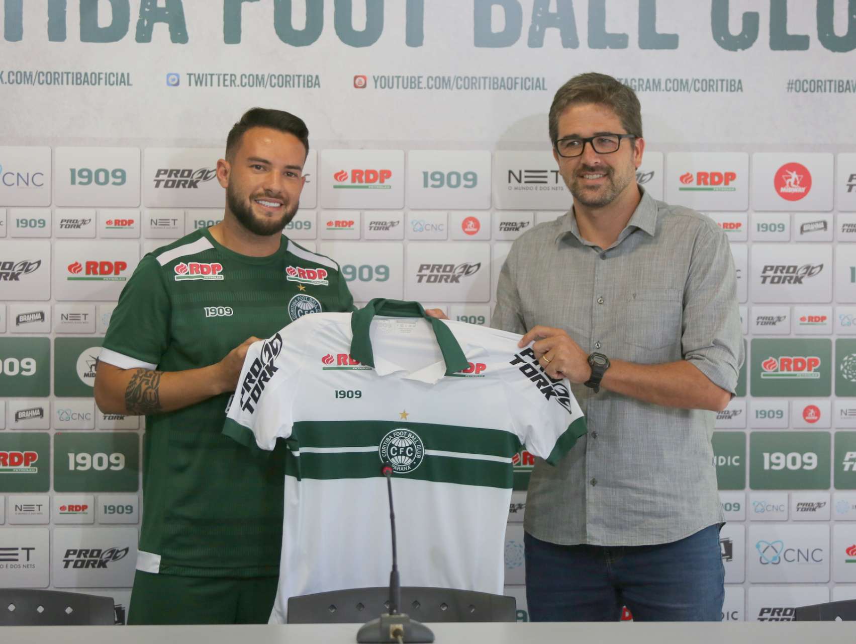 Coritiba apresenta Giovanni 
