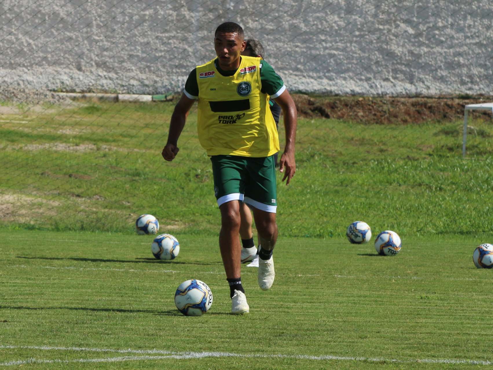 Coxa abre semana de agenda cheia