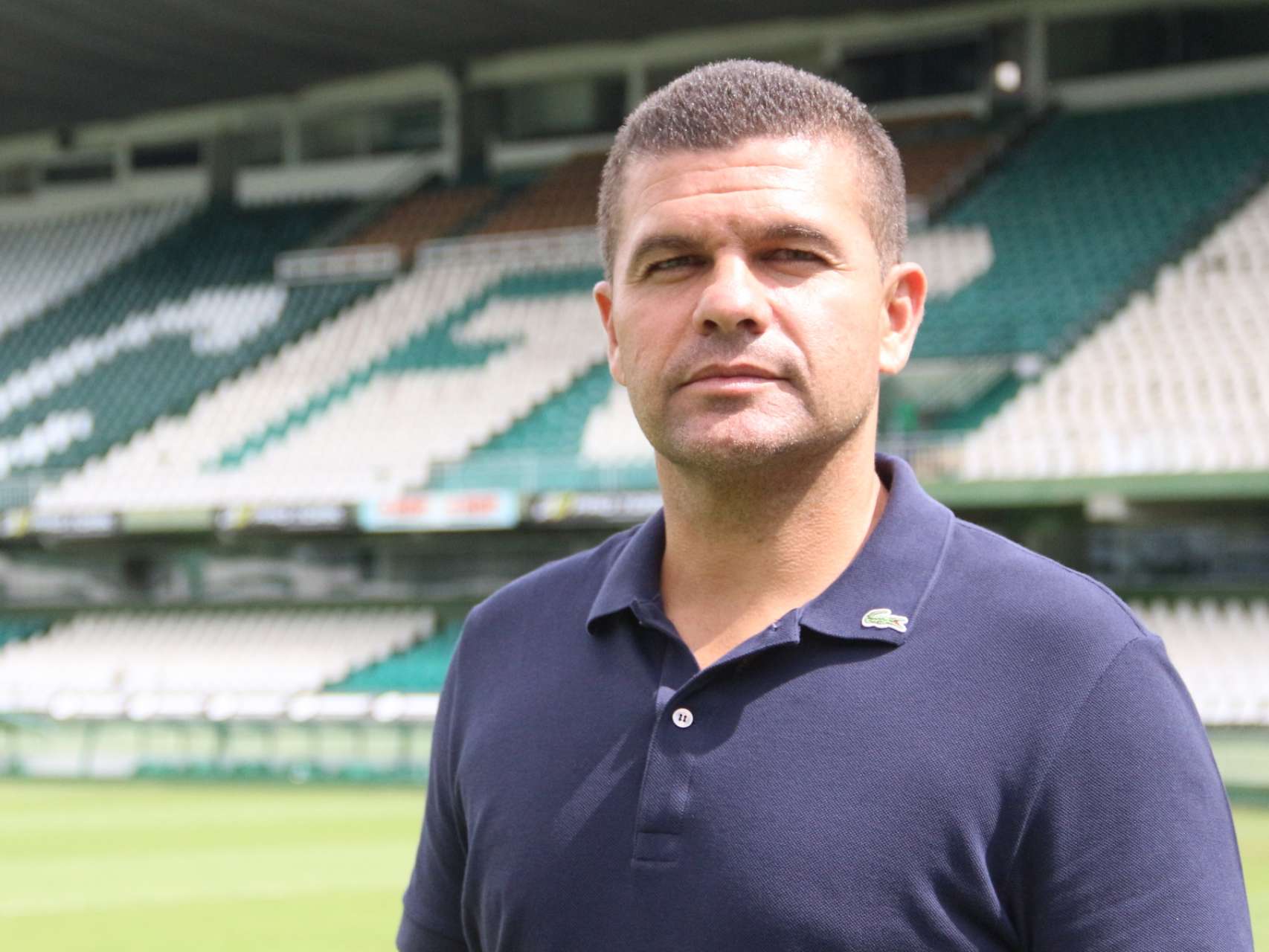 Coxa apresenta novo treinador