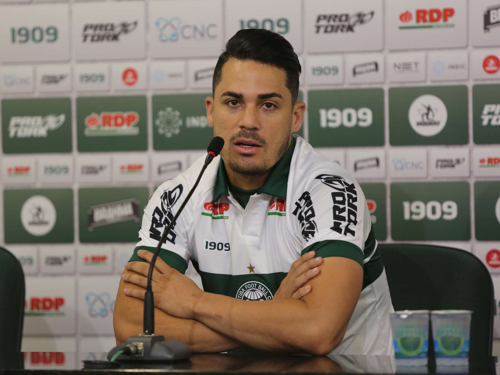 Apresenta��o de Elyeser