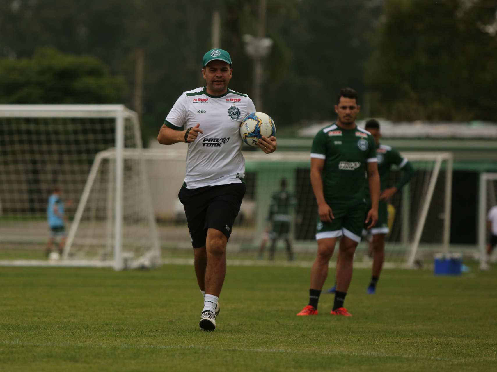 Coxa faz ajustes para pegar o FC Cascavel
