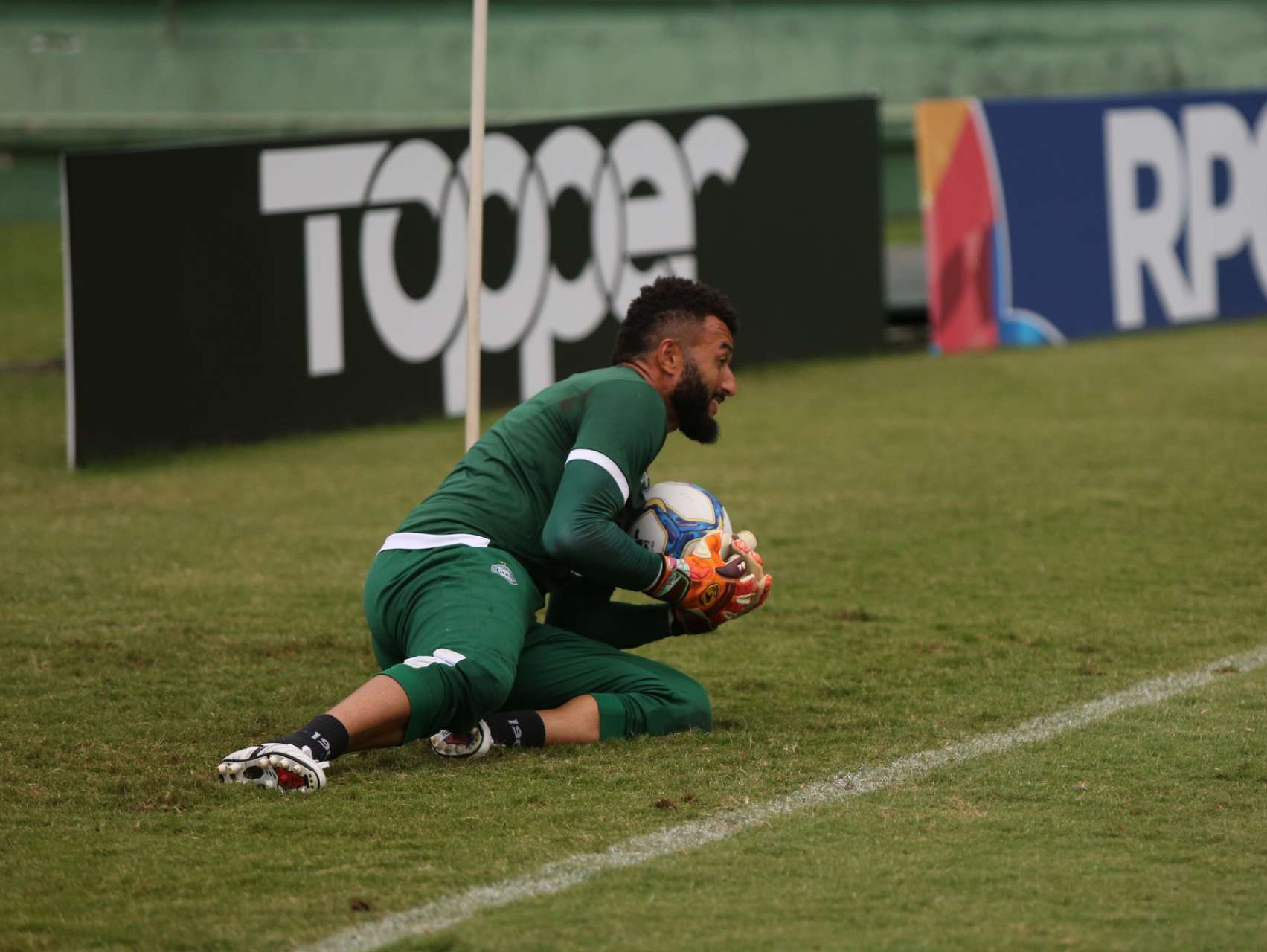 Coxa volta aos treinamentos