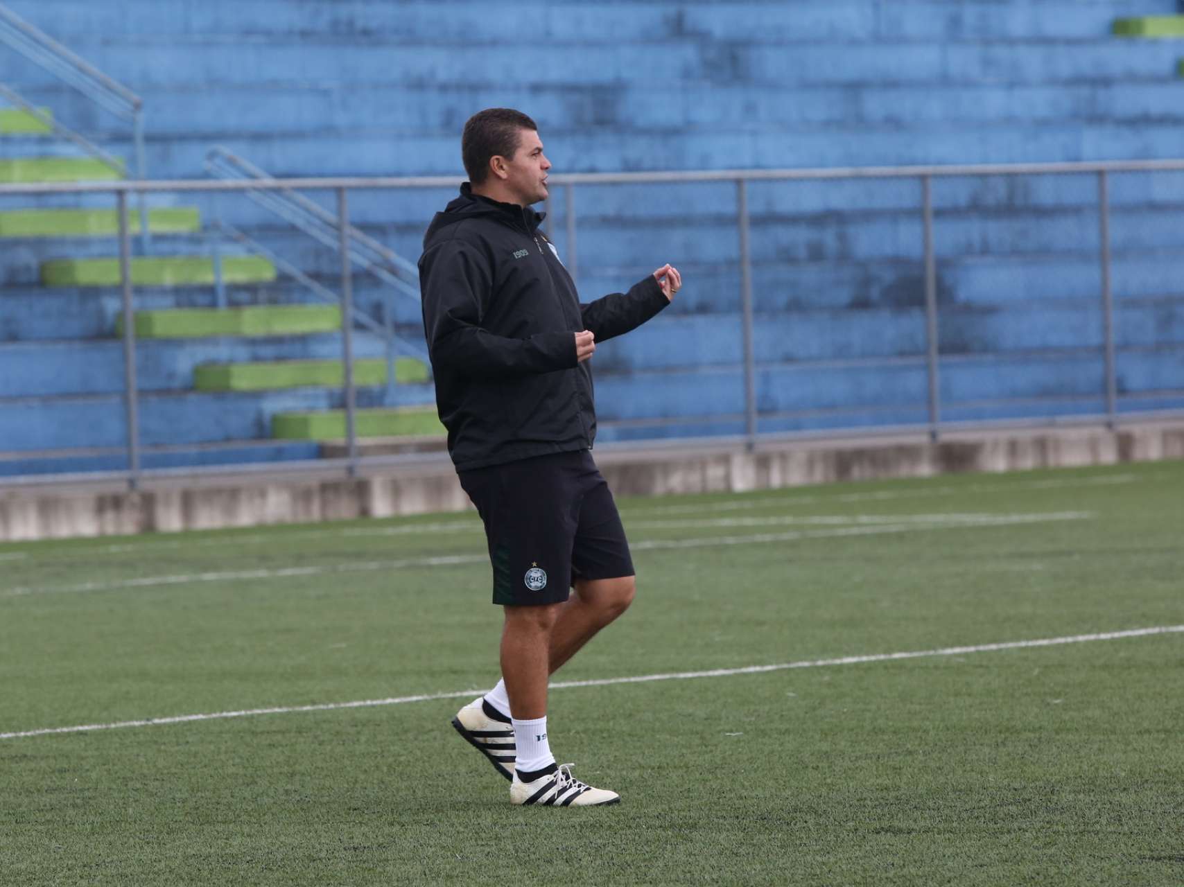 Coxa treina no Est�dio do Pinh�o