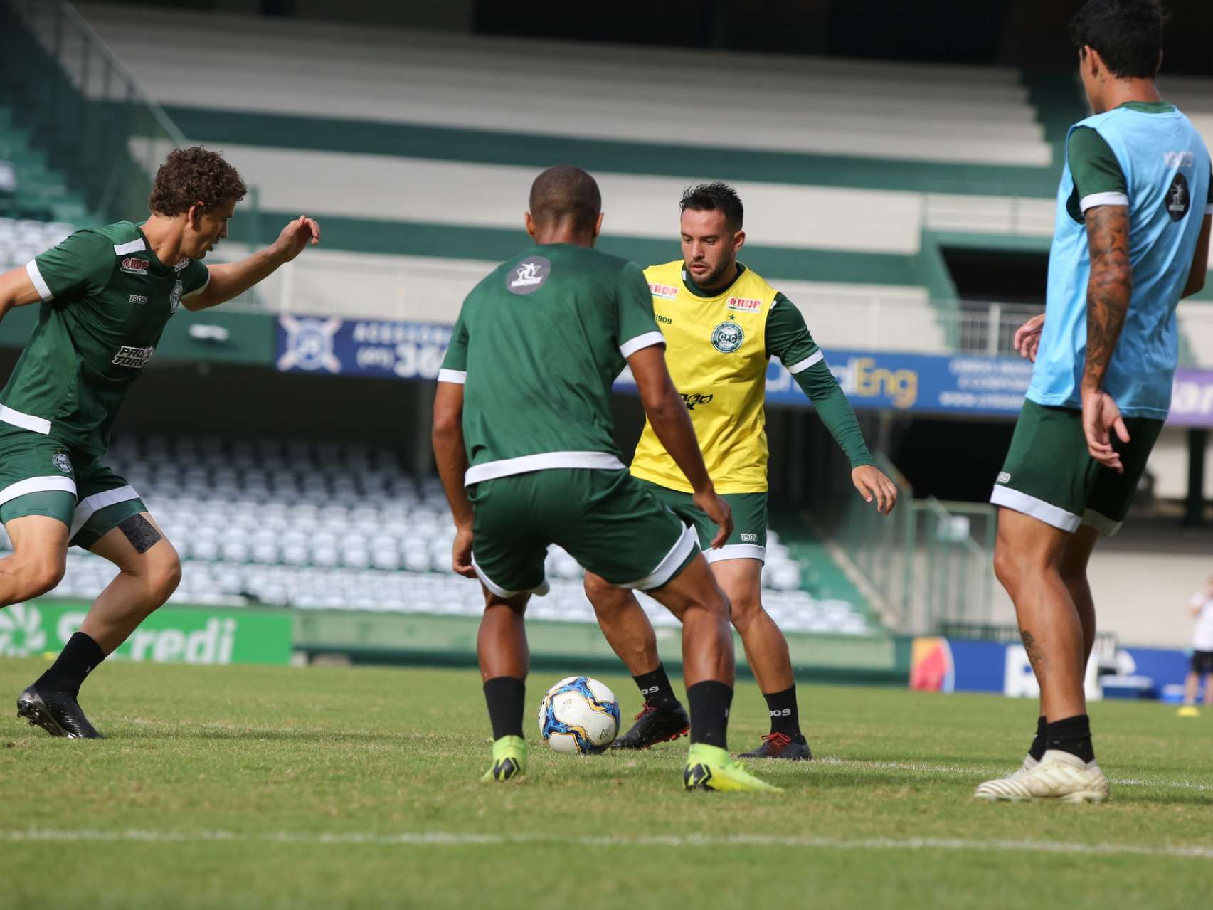 Coxa trabalha no Couto Pereira