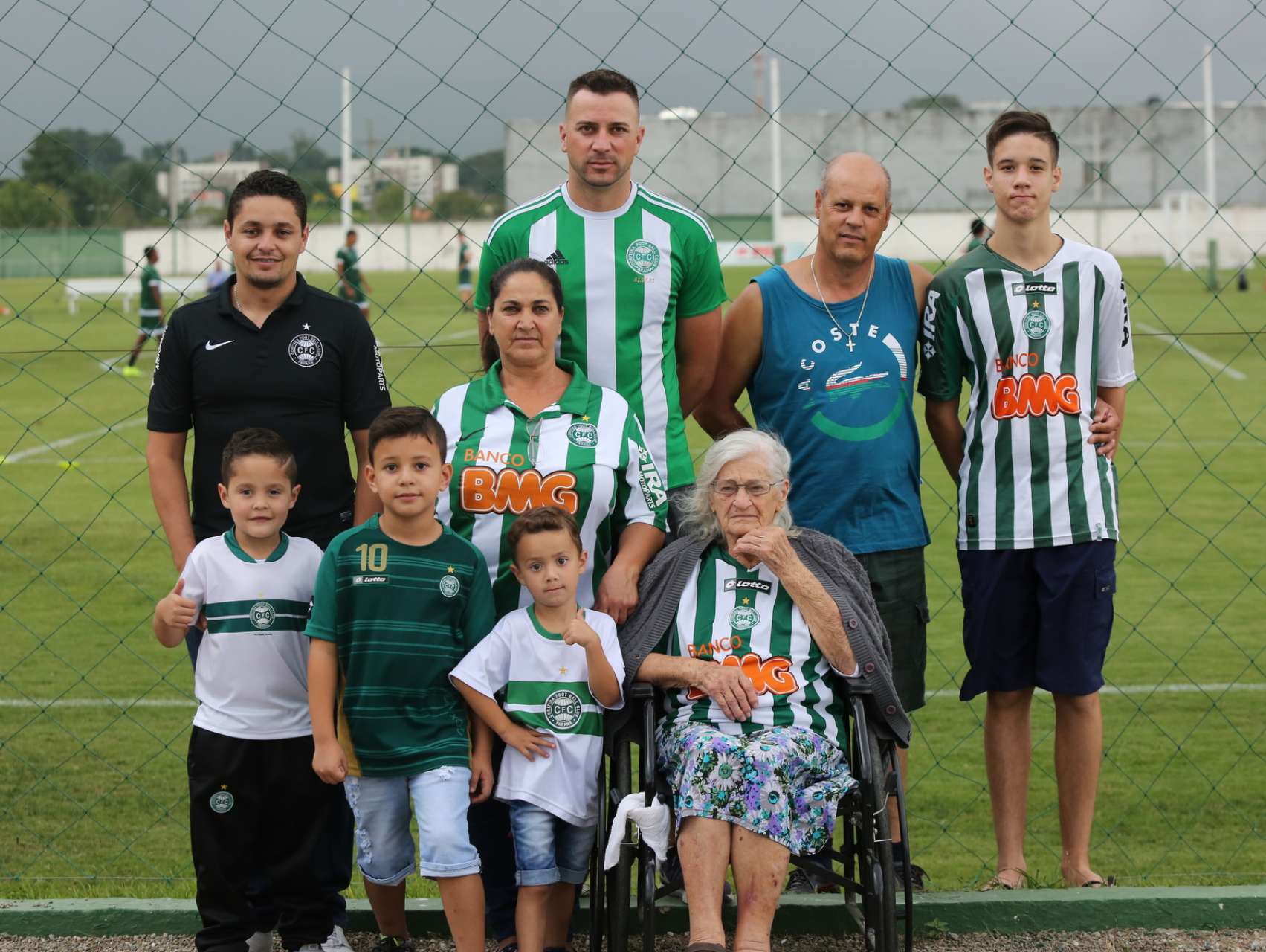 S�cios acompanham o treino