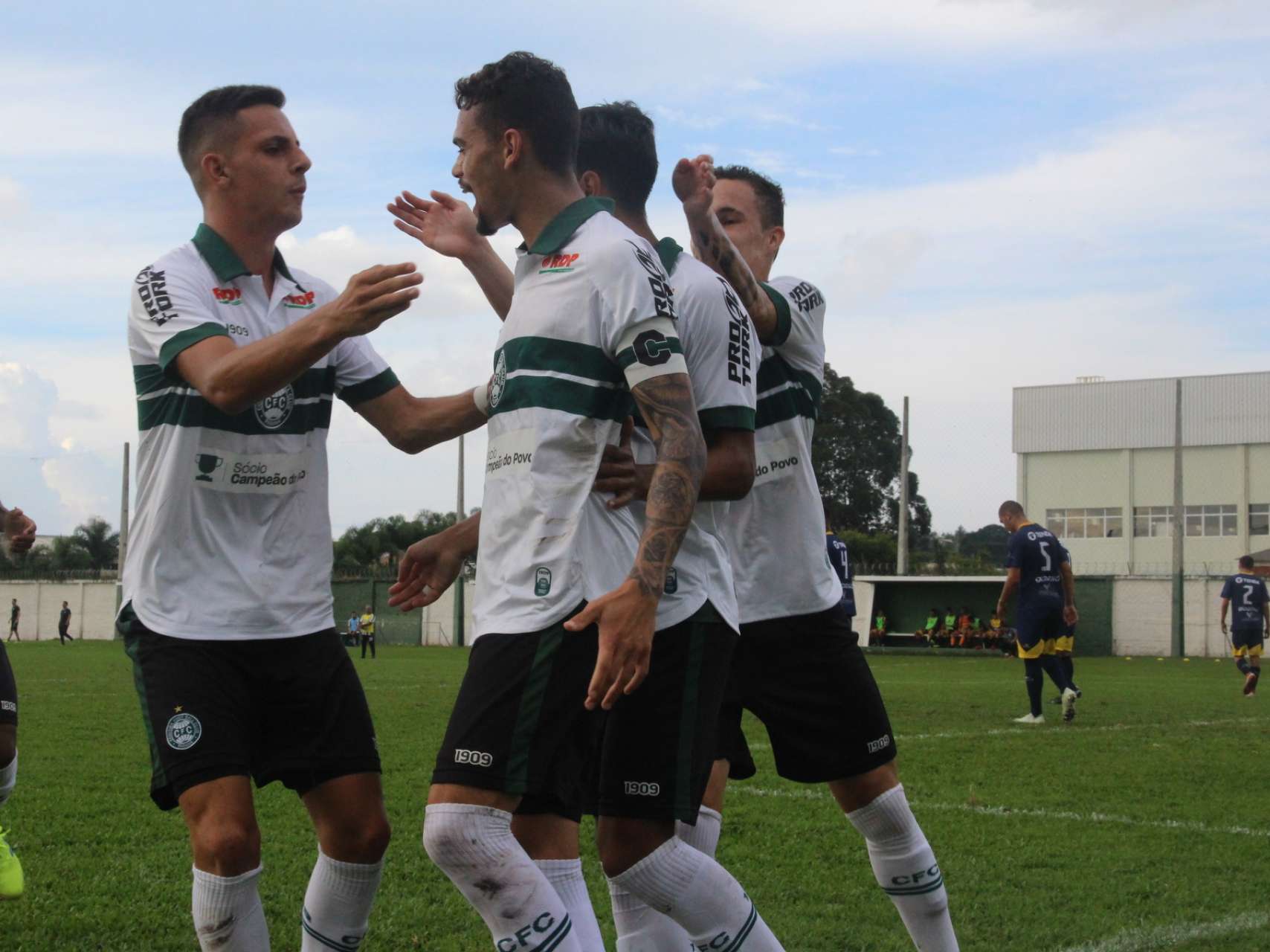 Estreia com vit�ria