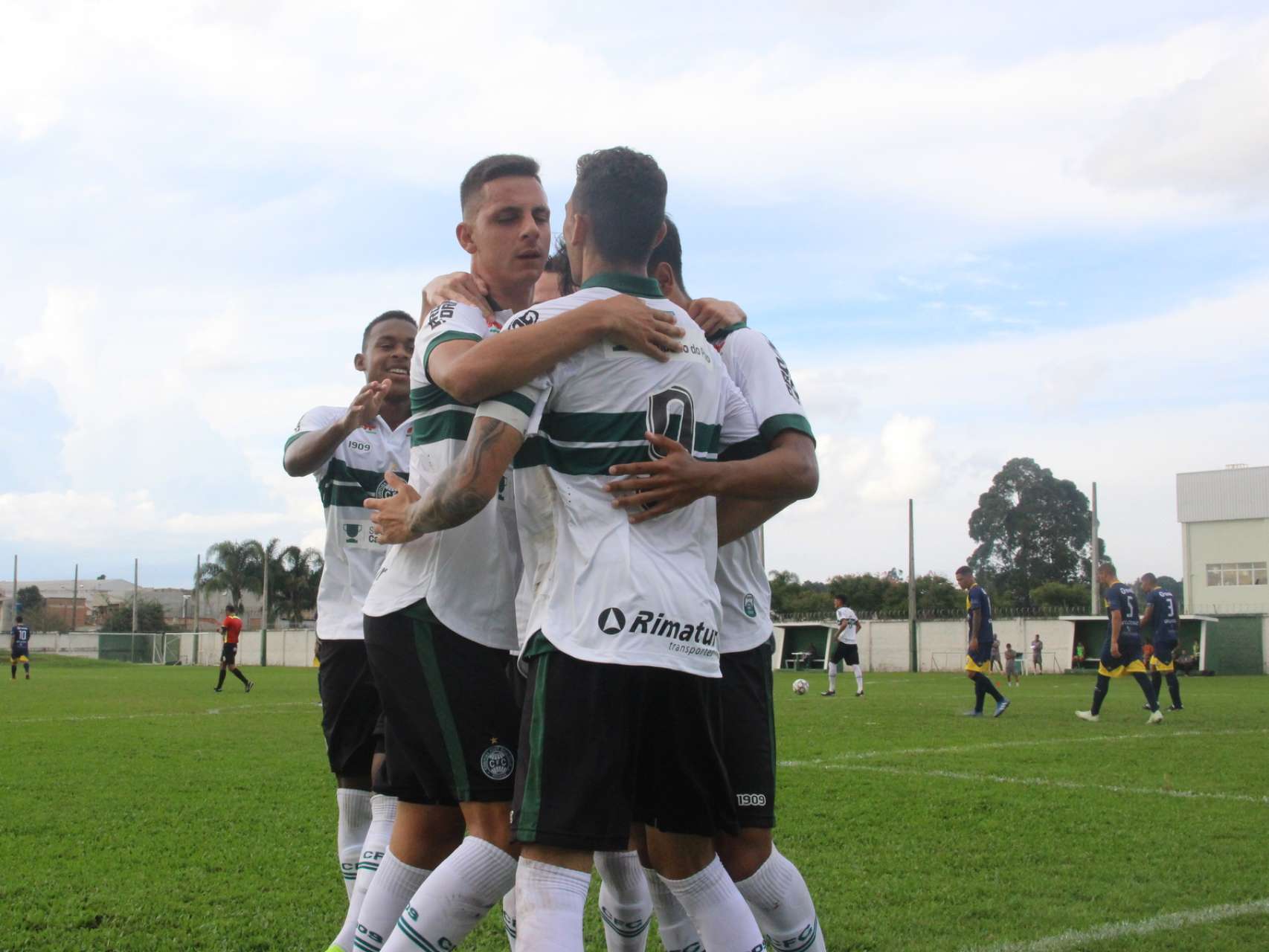 S�bado de goleadas na base