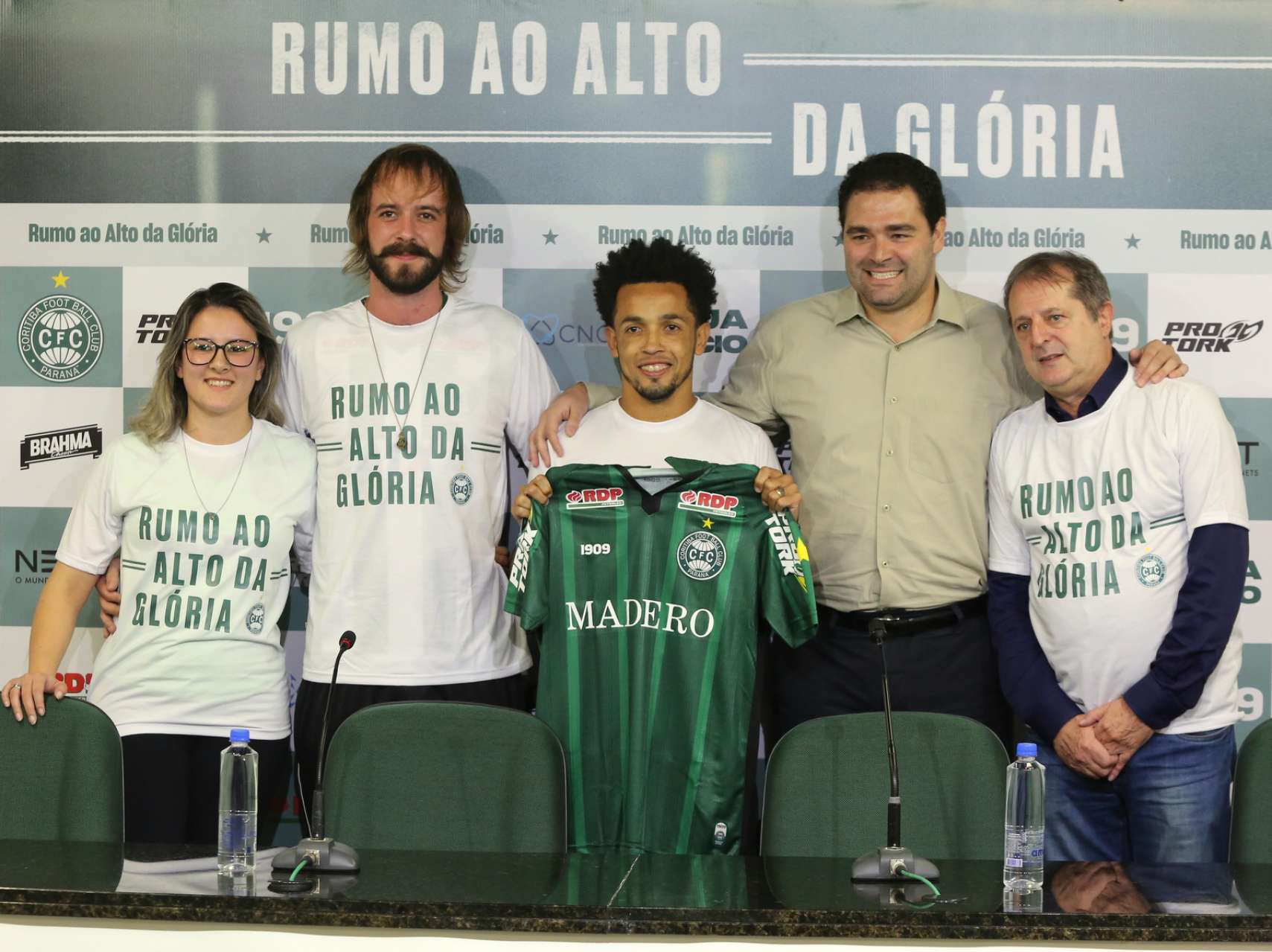 Rafinha � apresentado no Coritiba