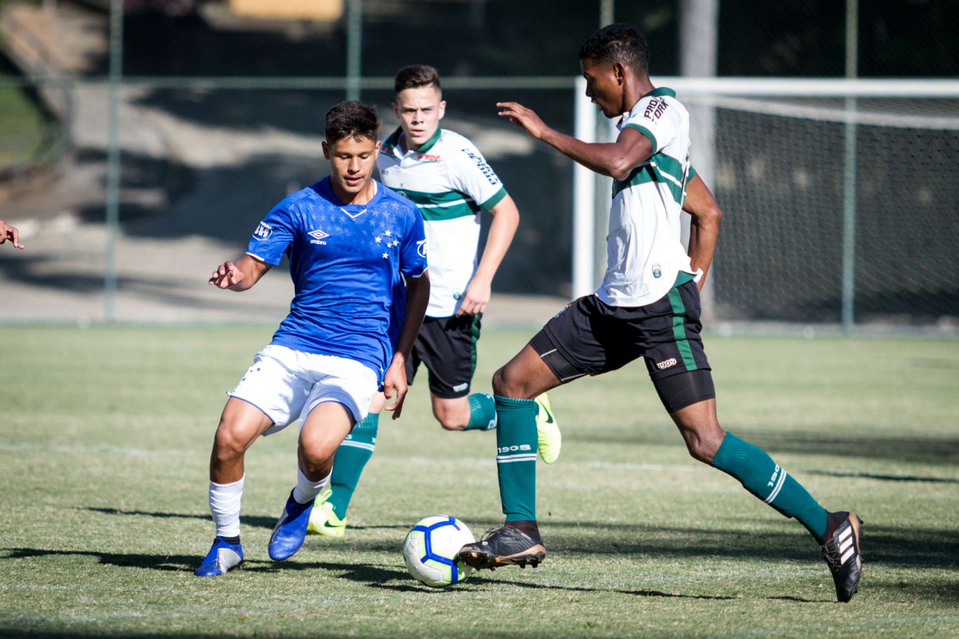 Coxa Sub-17 empata com Cruzeiro