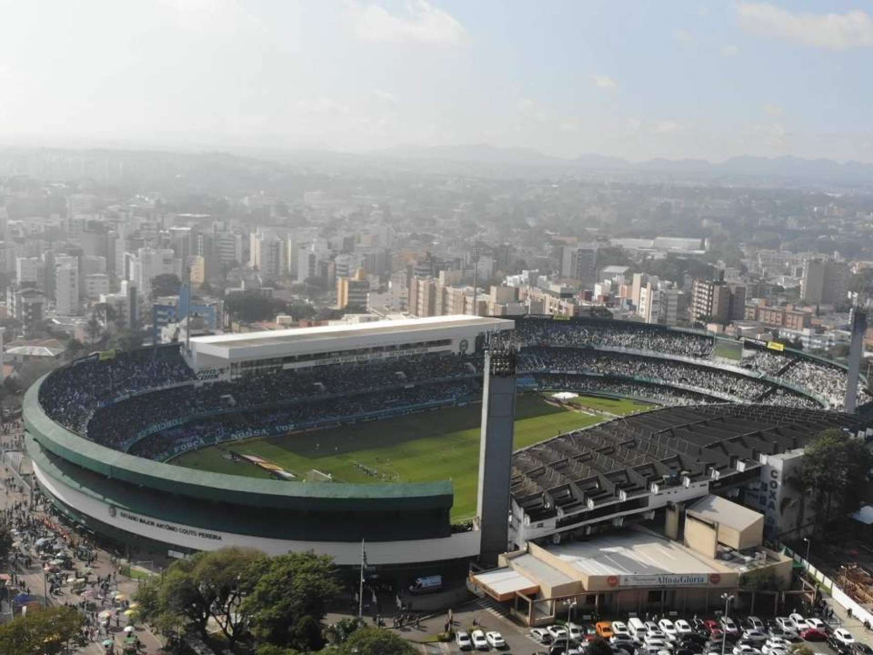 Couto Pereira recebe mais de 100 mil pessoas