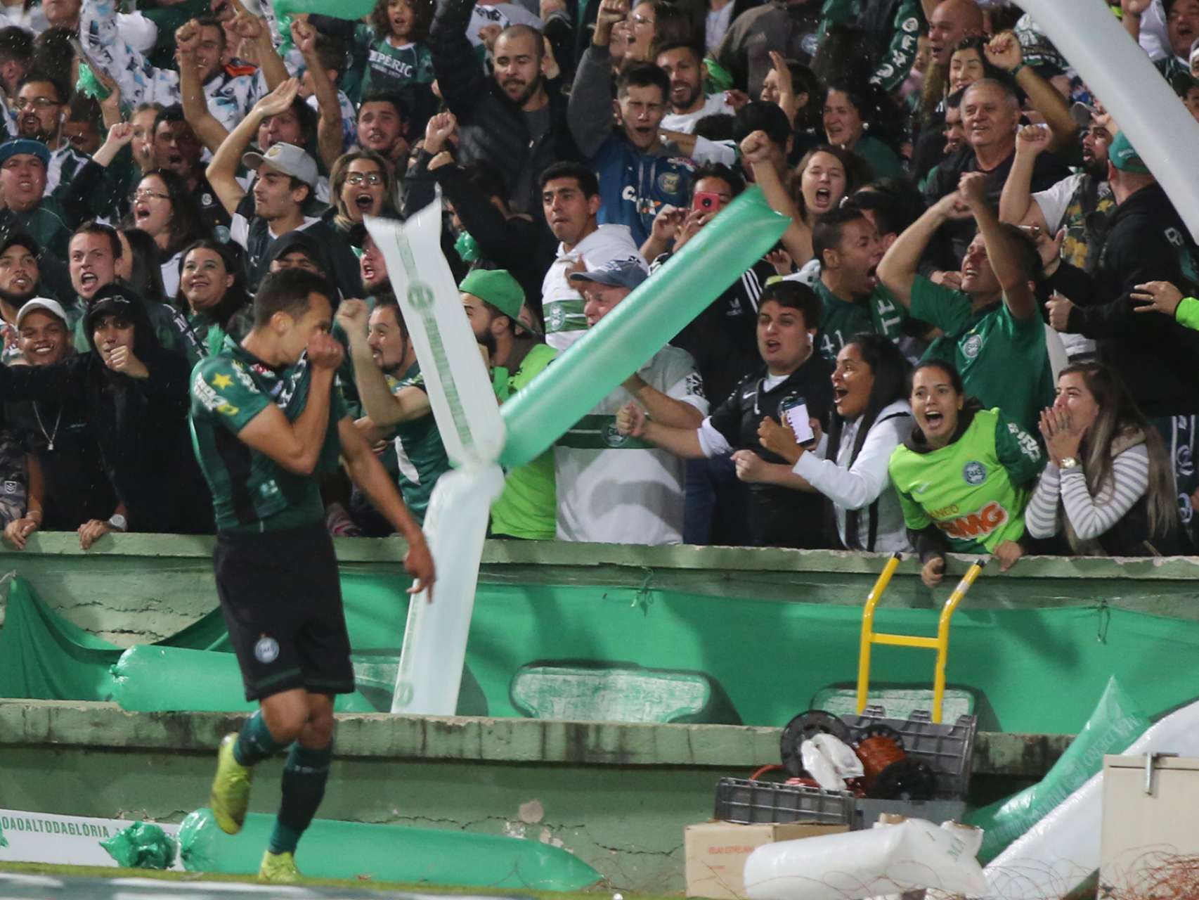 Primeiro gol de Juan Alano