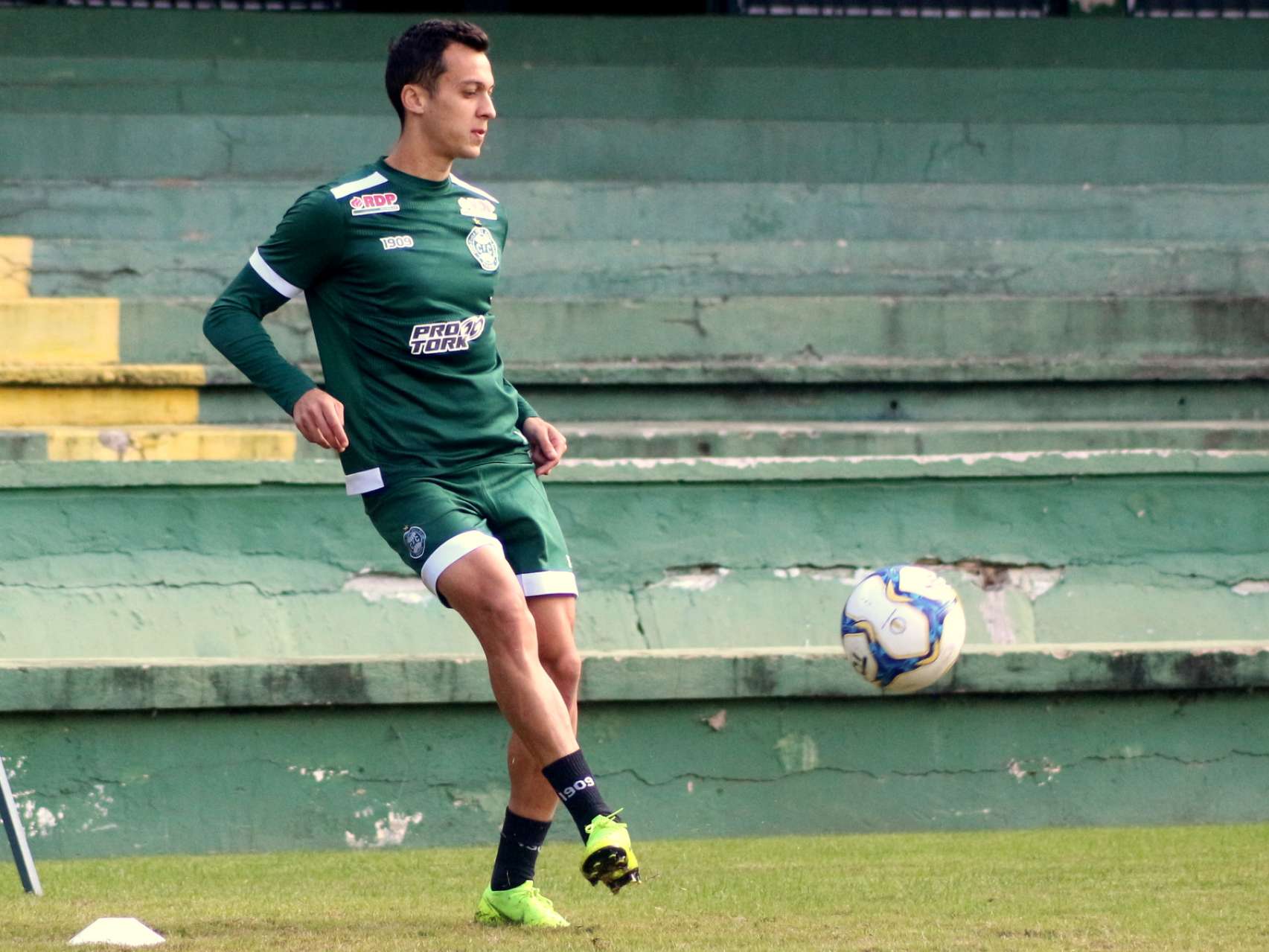 No Couto Pereira, Coxa finaliza prepara��o