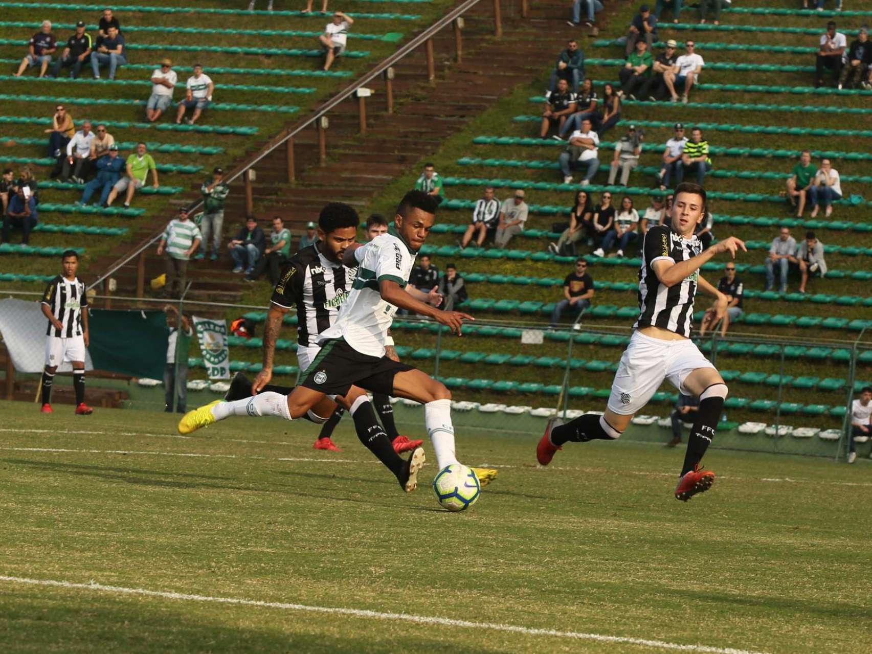 Coxa sofre rev�s no BR de Aspirantes