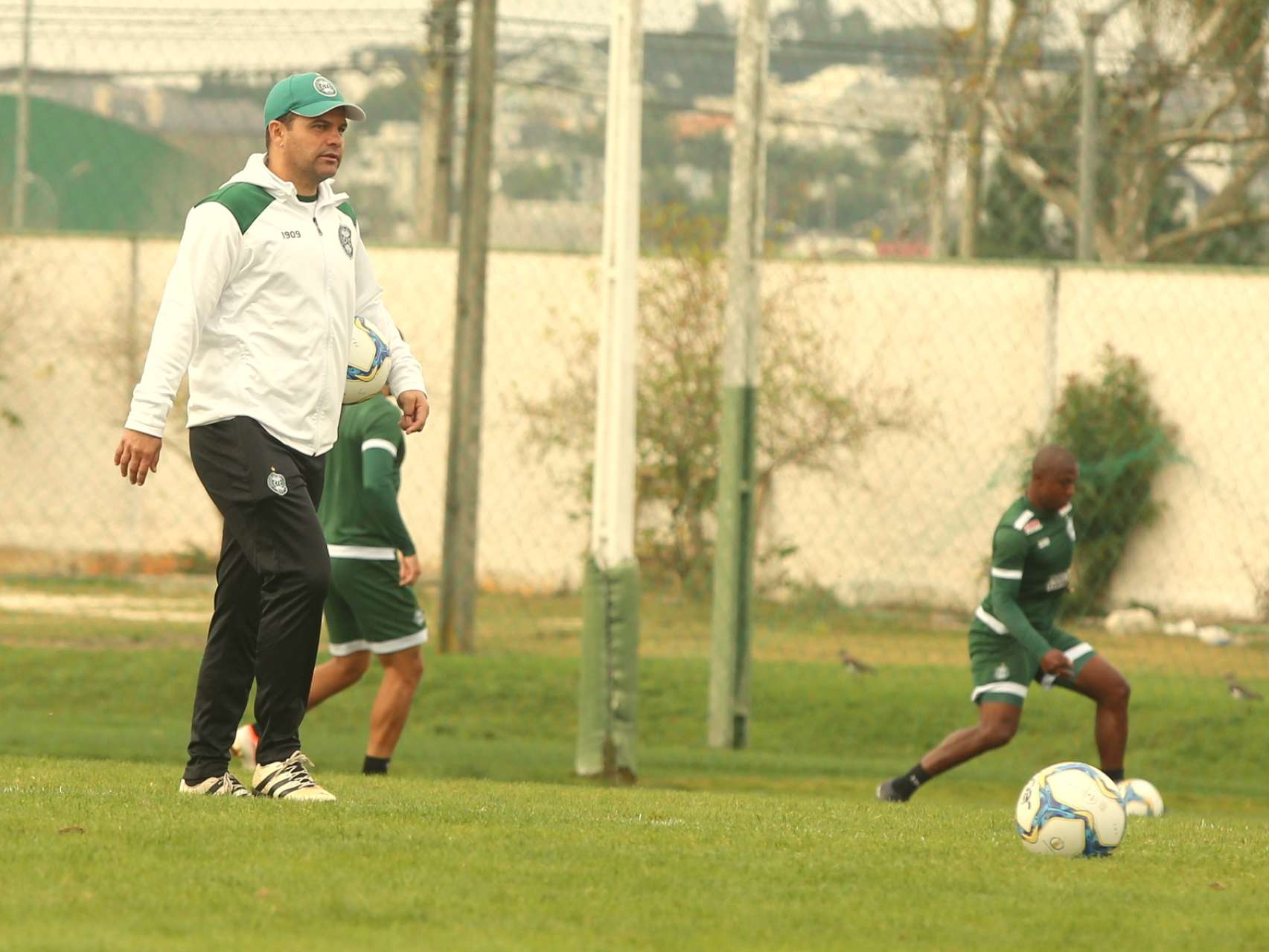 Comiss�o t�cnica faz ajustes na equipe