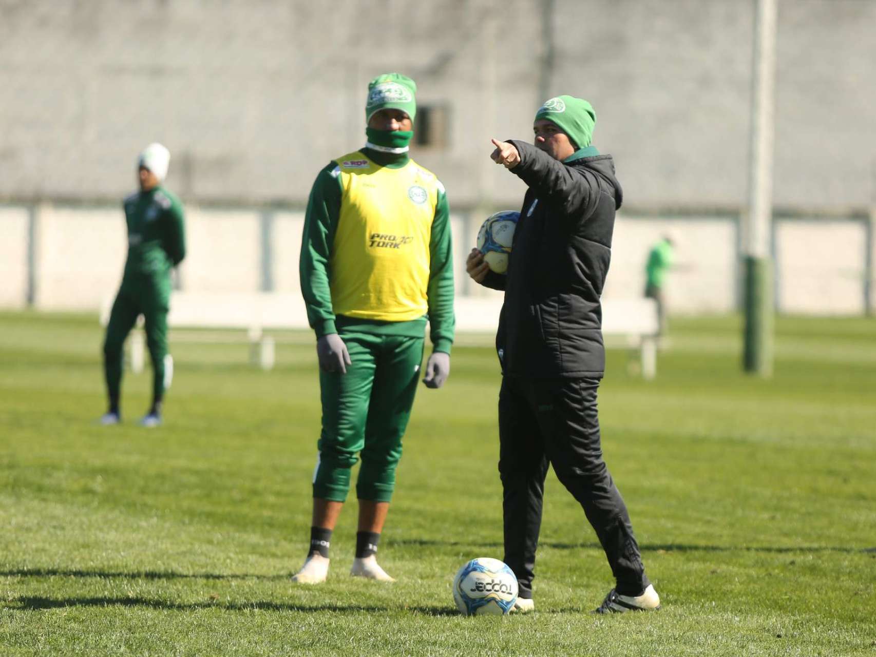 Coxa faz atividade no CT e domingo segue para Crici�ma