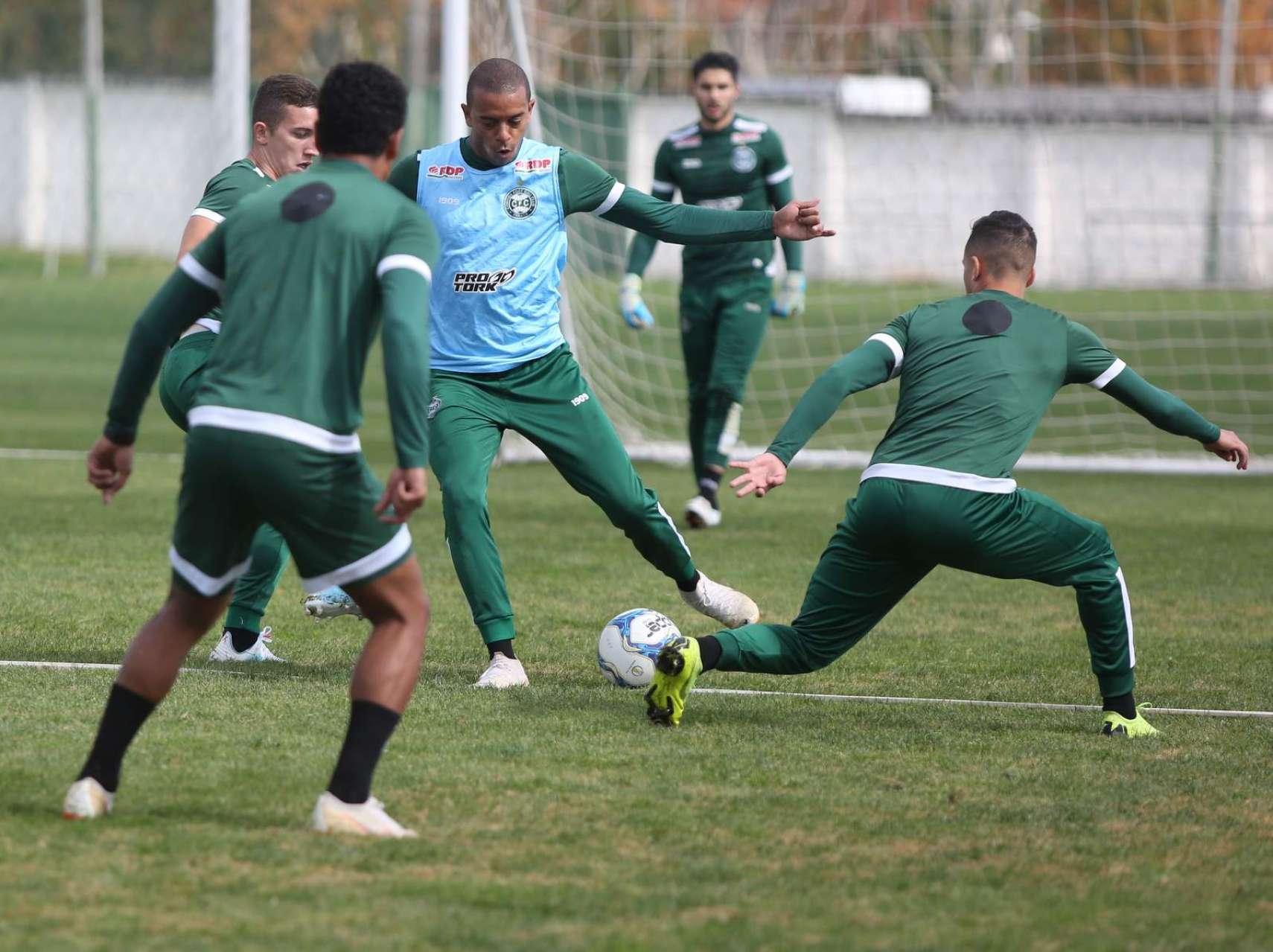 Galeria: sexta-feira de treino no CT