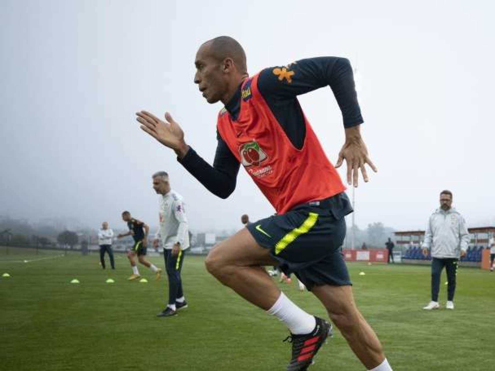 Miranda acompanha treino do Coritiba