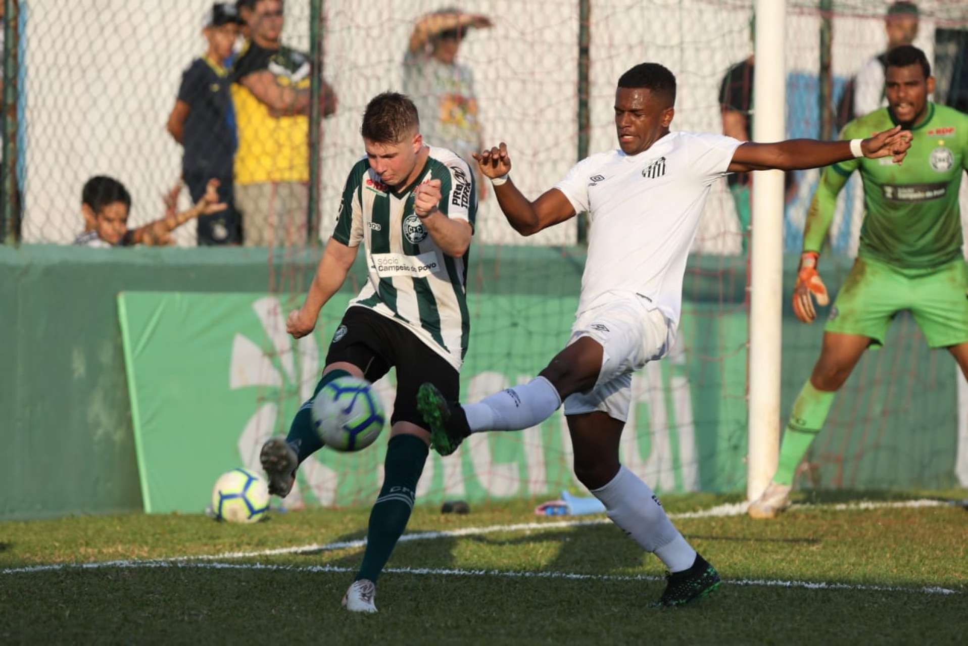 Sub-20 sofre rev�s diante do Santos