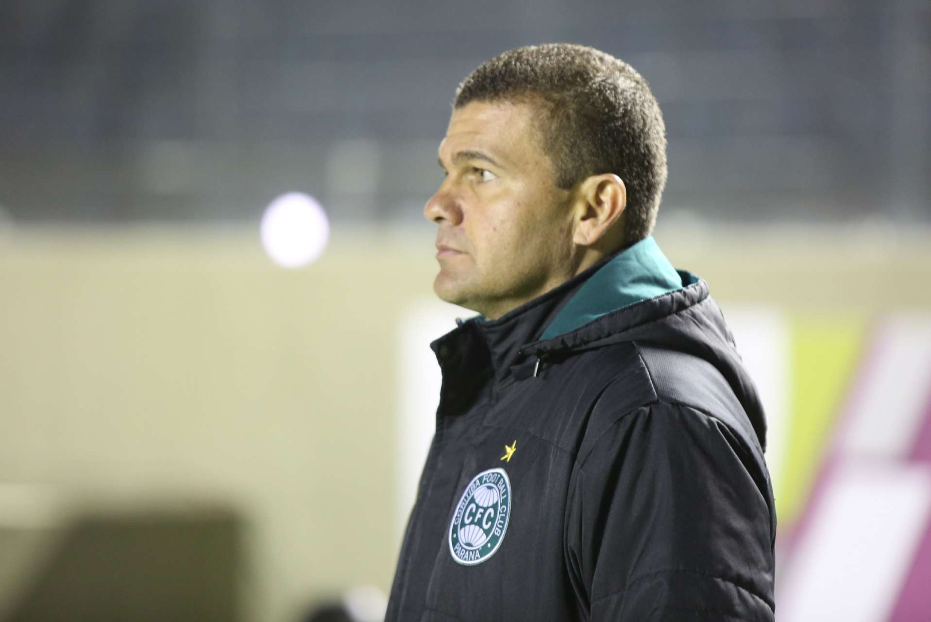 Confronto de l�deres 