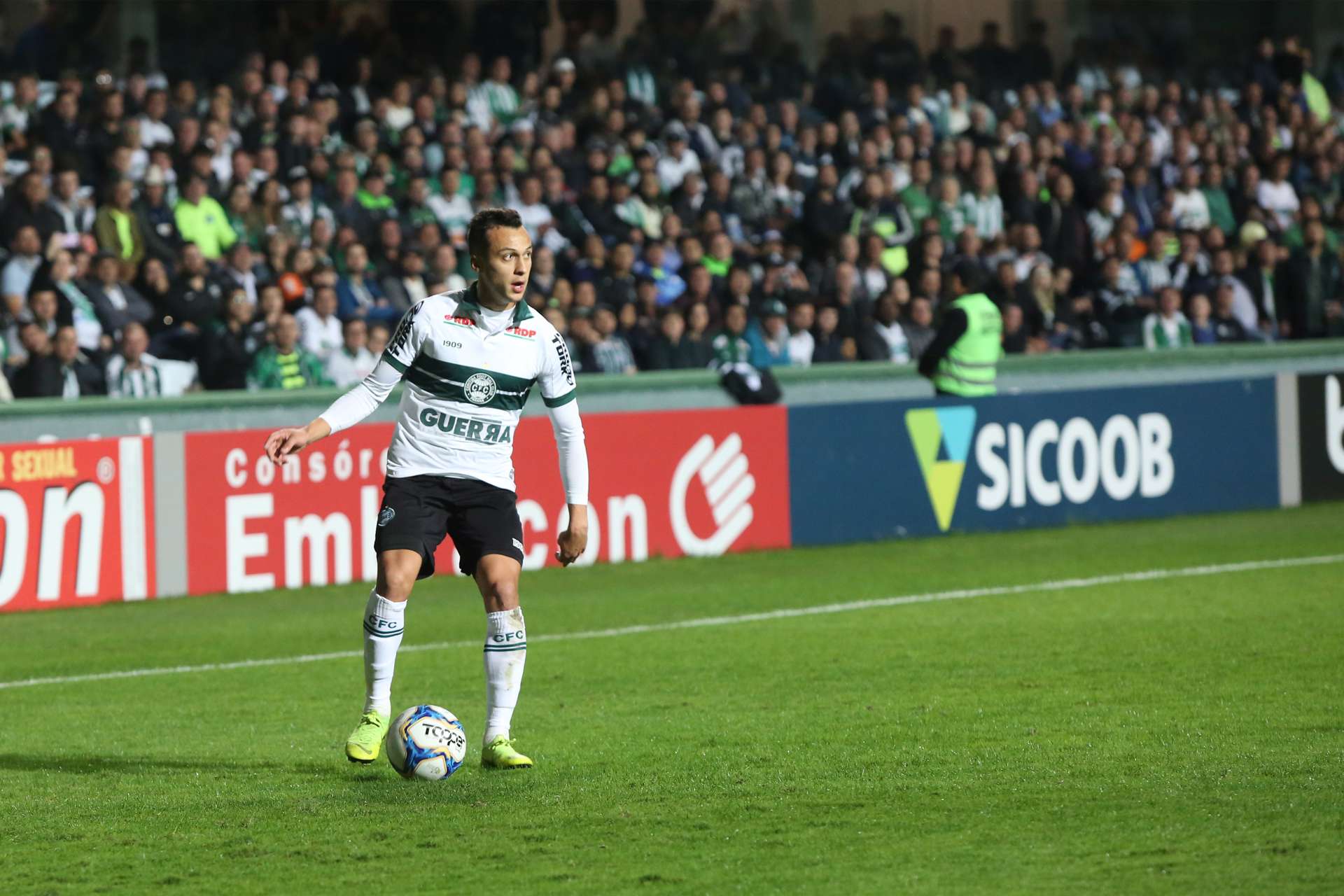 Coxa finaliza o primeiro turno na vice-lideran�a 