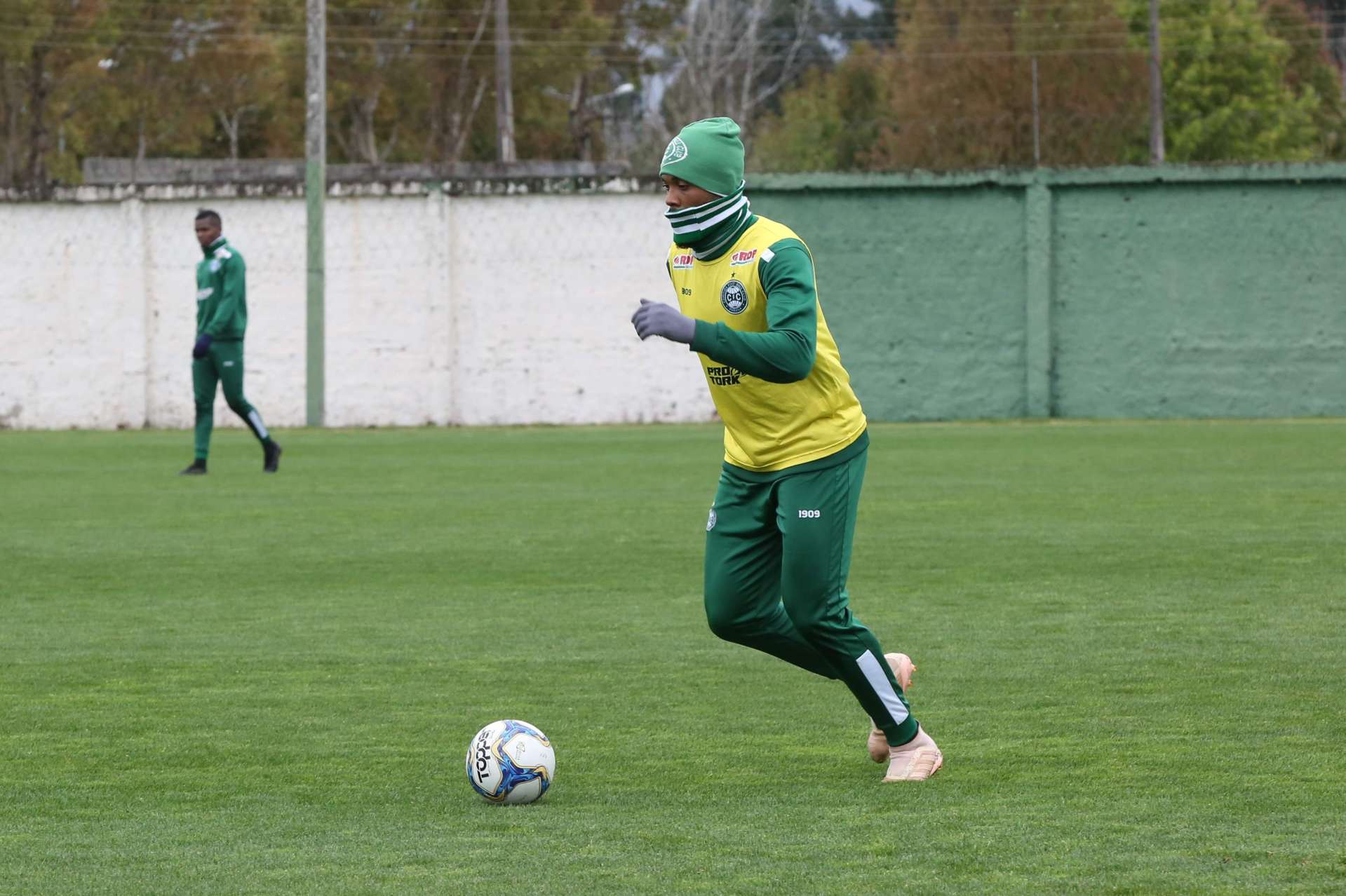Galeria: chuva forte e muito treino no CT