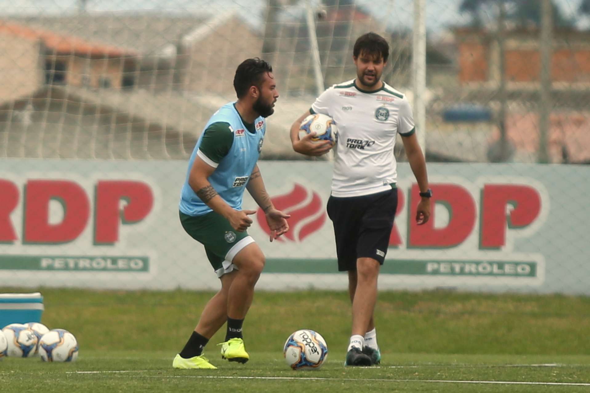 Coxa mant�m o foco para pegar o Bragantino