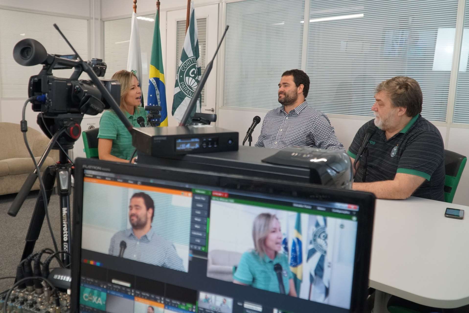 Com novo treinador, Coxa amplia comiss�o t�cnica