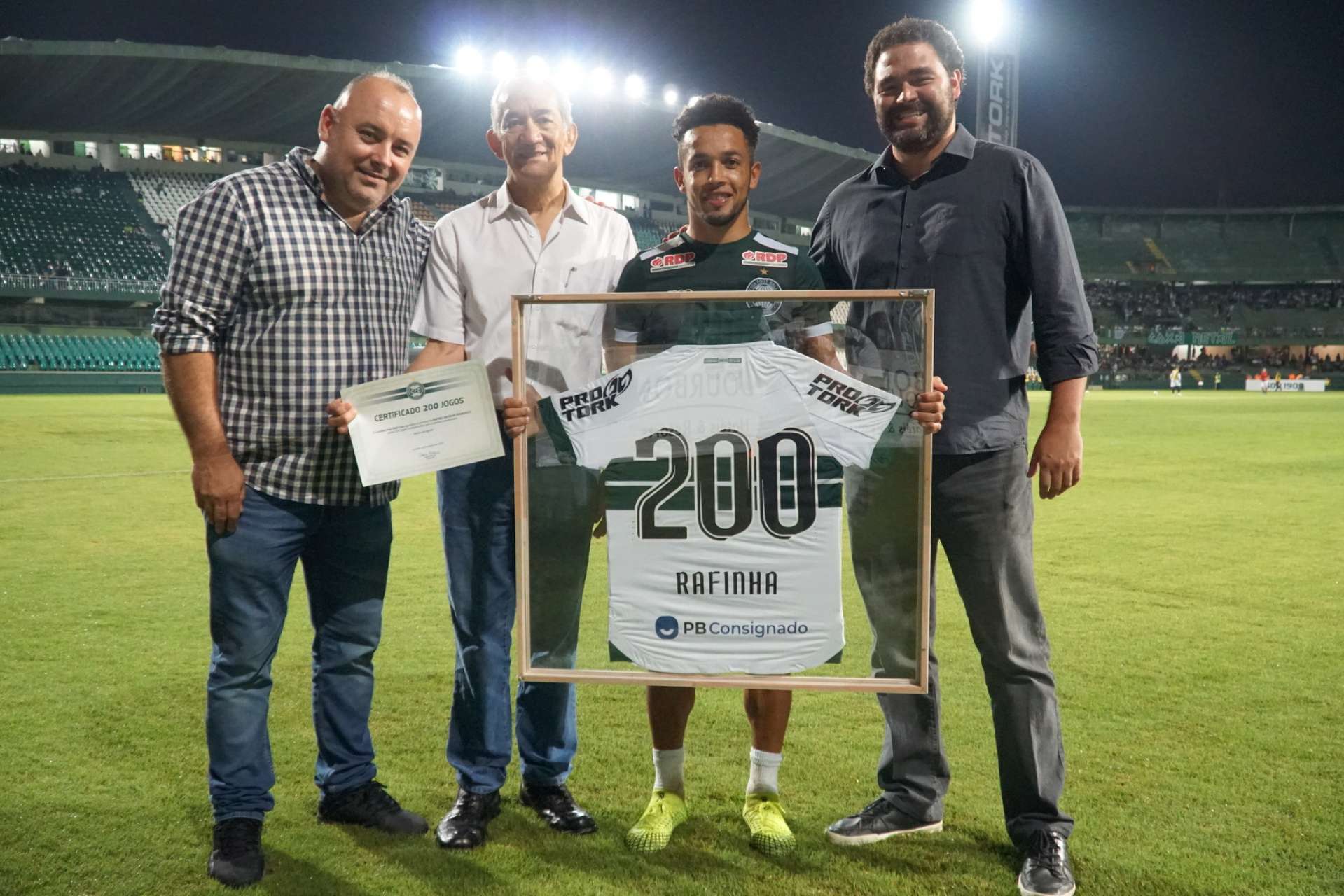 Rafinha � homenageado no Couto 