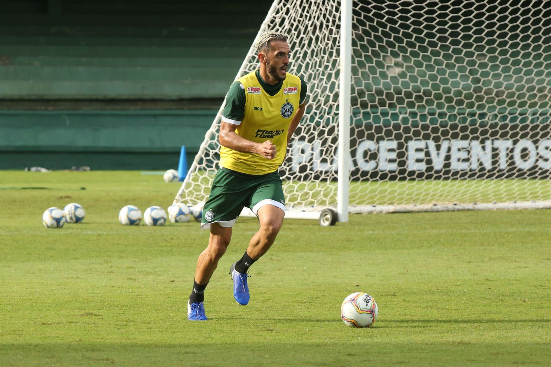 No palco da partida