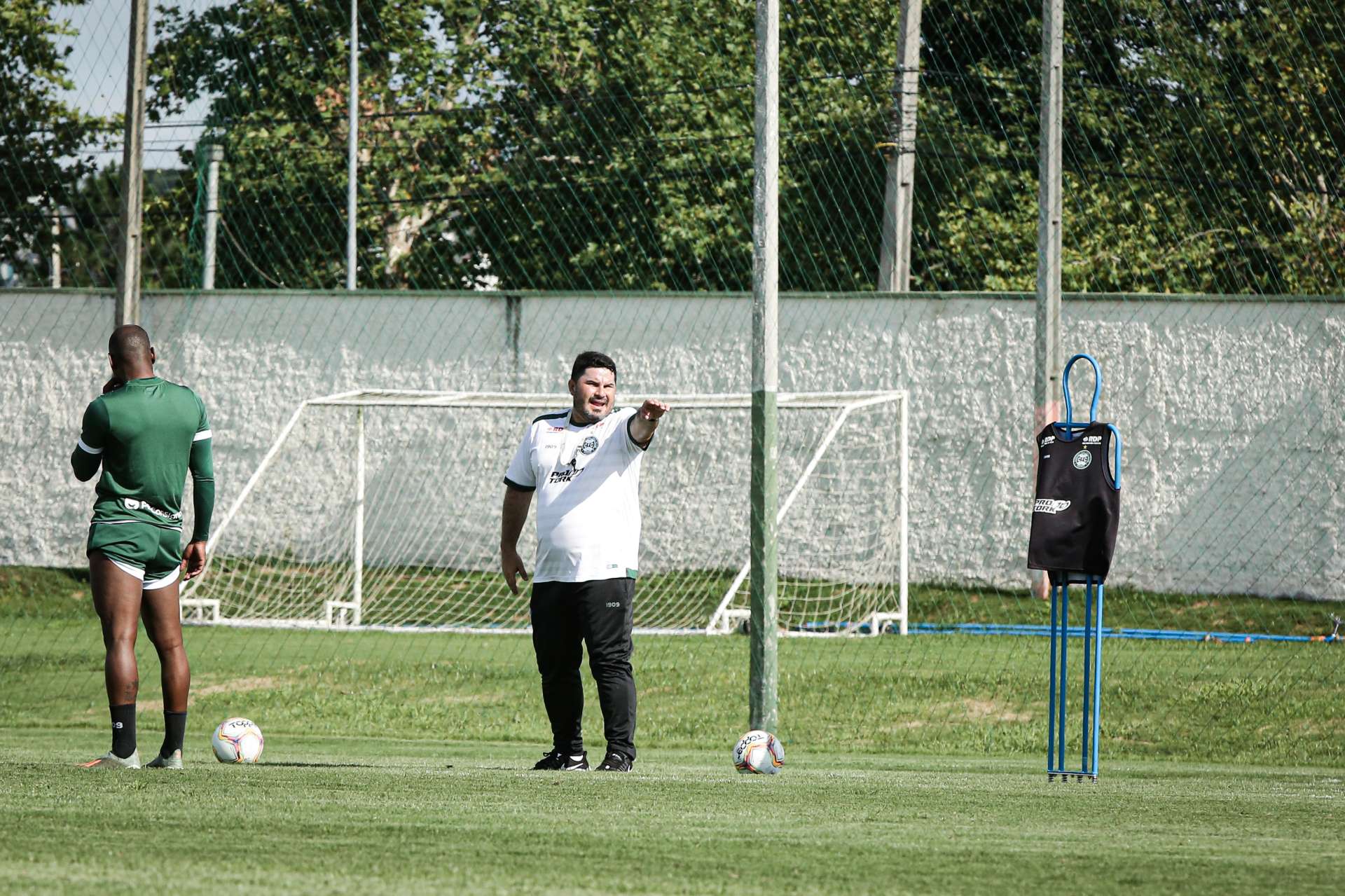 Coxa finaliza semana cheia
