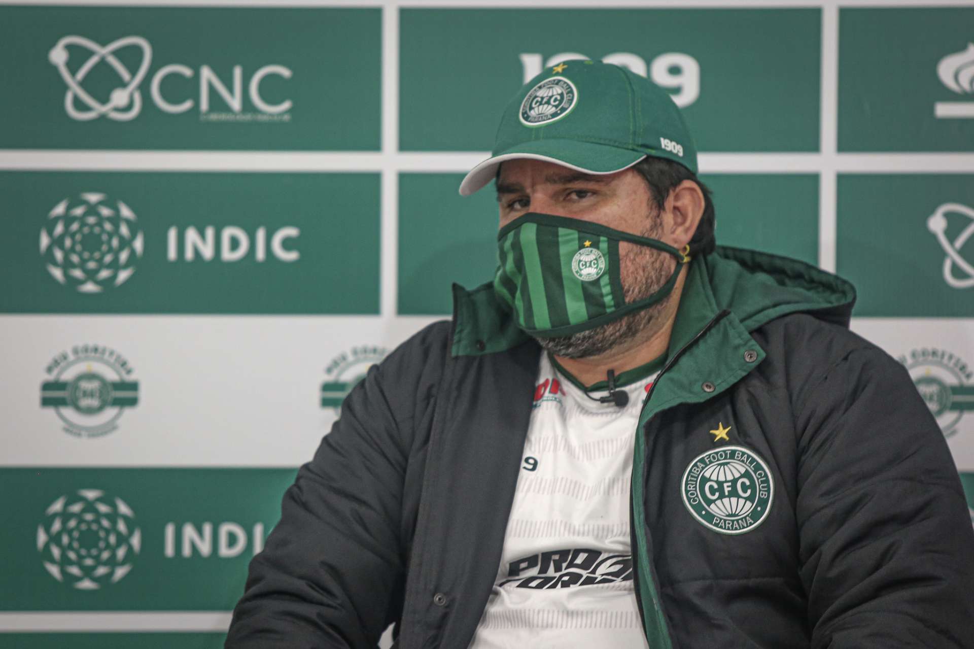 Barroca atende perguntas da imprensa