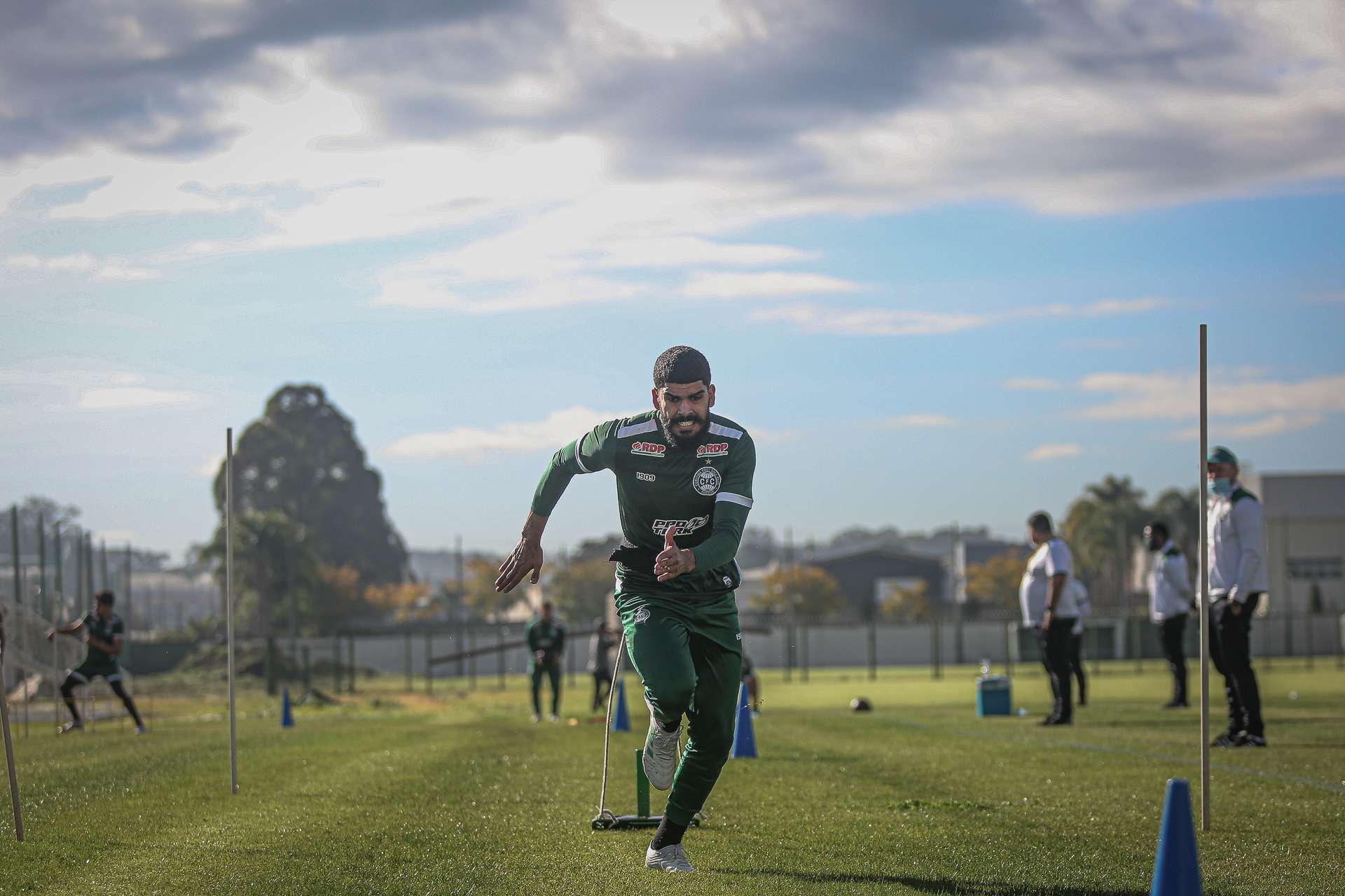 Coxa abre terceira semana de presencial