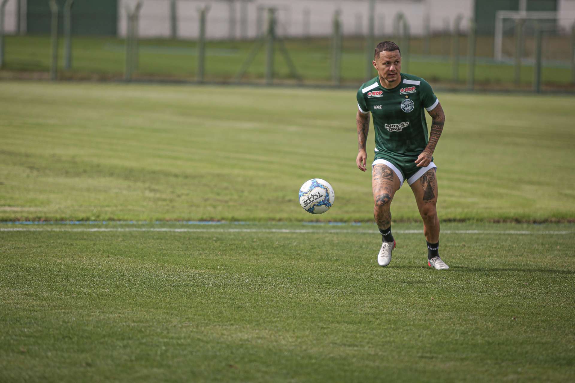 Coxa segue trabalhos no CT