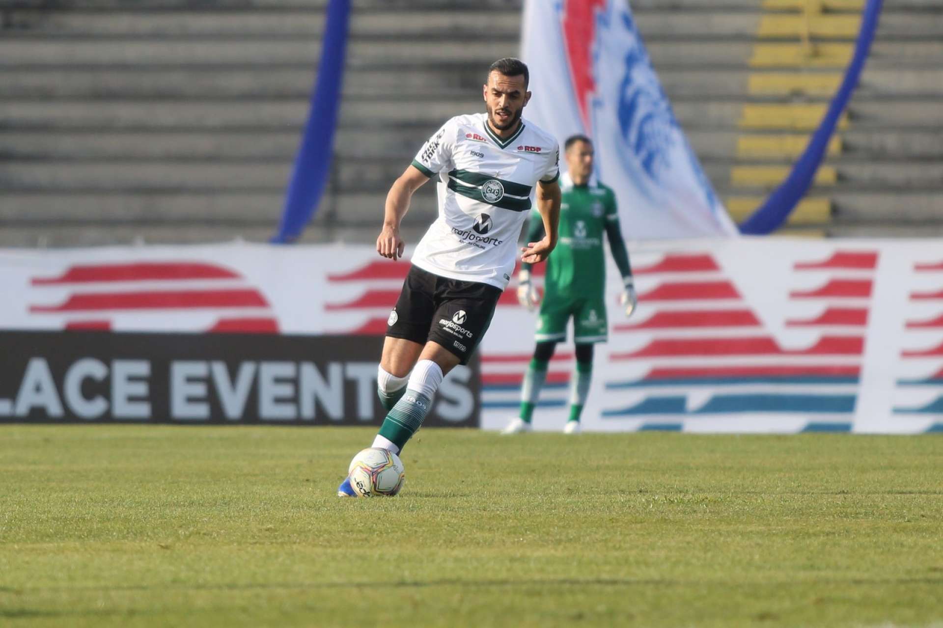 Novo uniforme coxa-branca