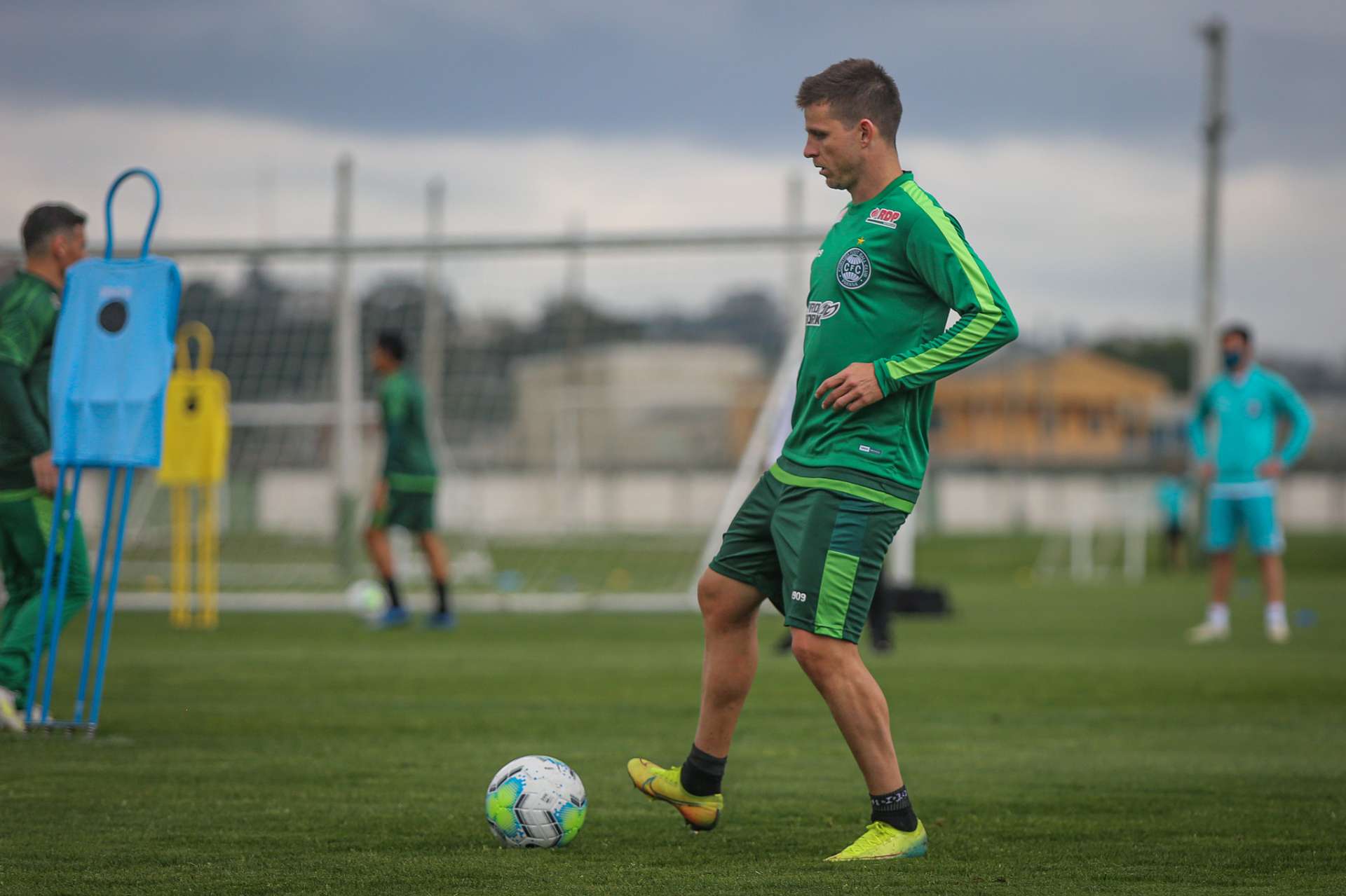 Coxa mant�m o foco para pegar o Corinthians
