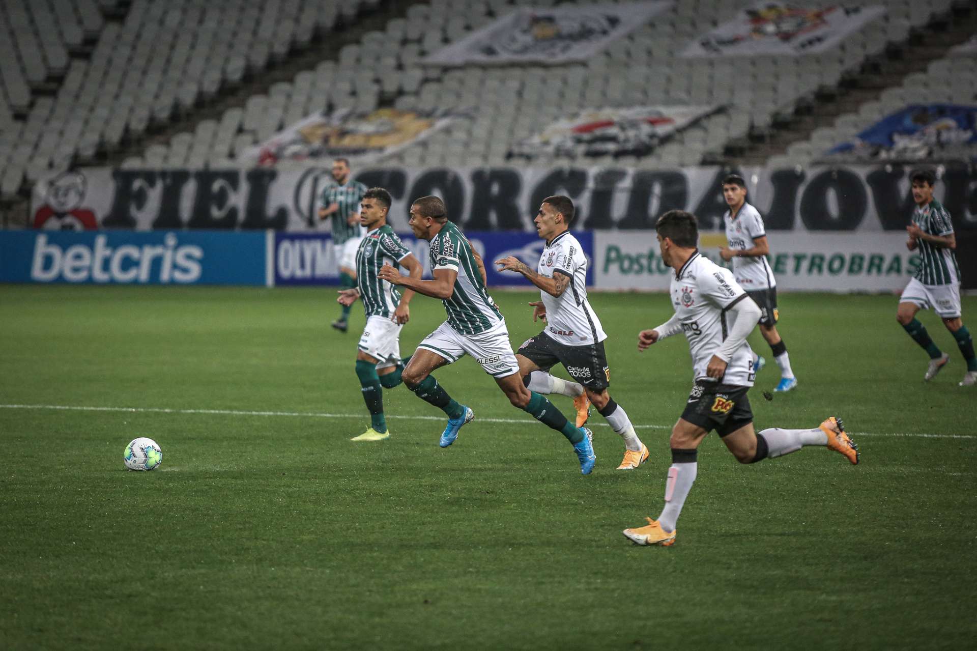 Coxa sofre rev�s em S�o Paulo