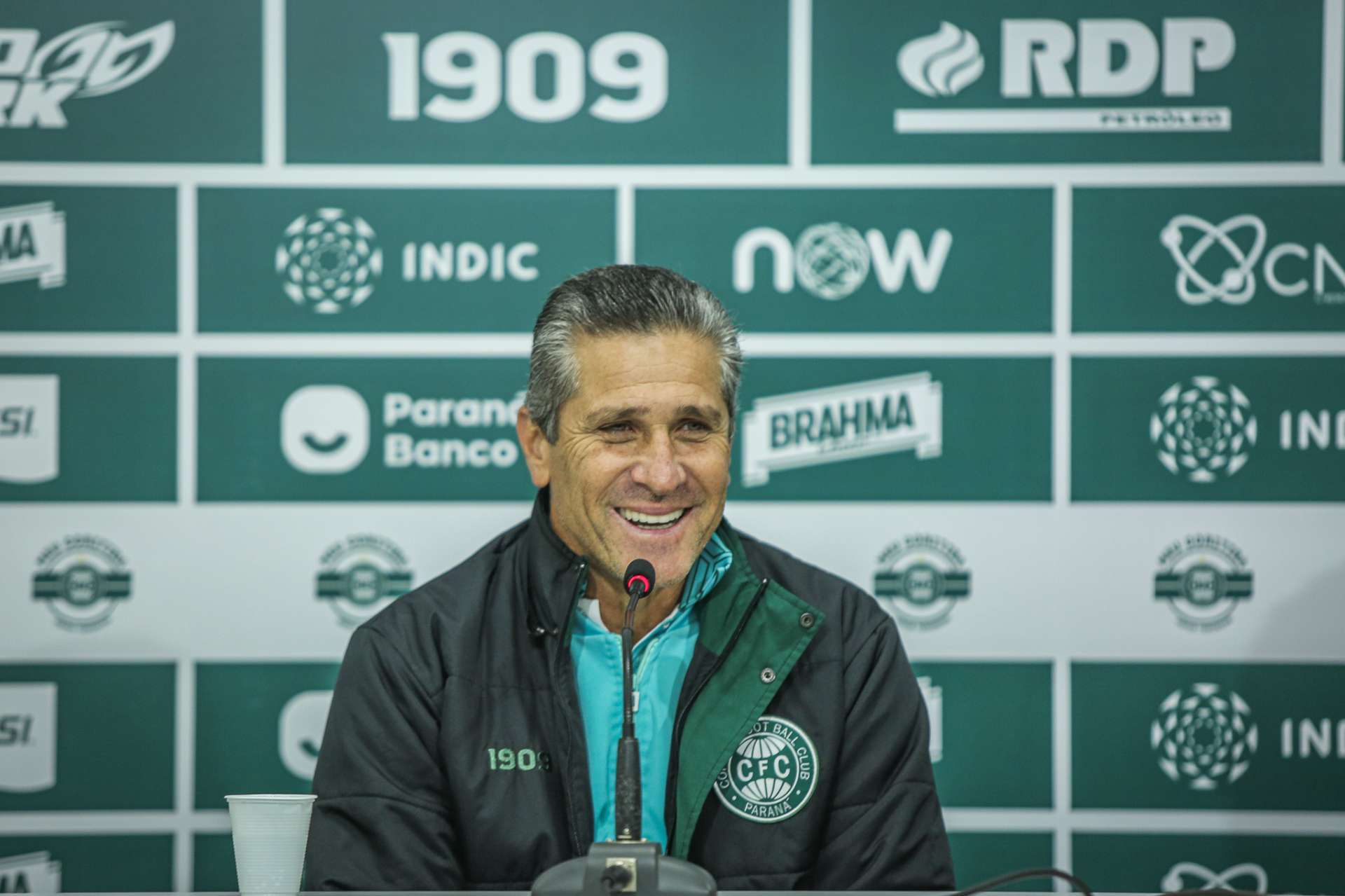 Coletiva de apresenta��o do Jorginho 