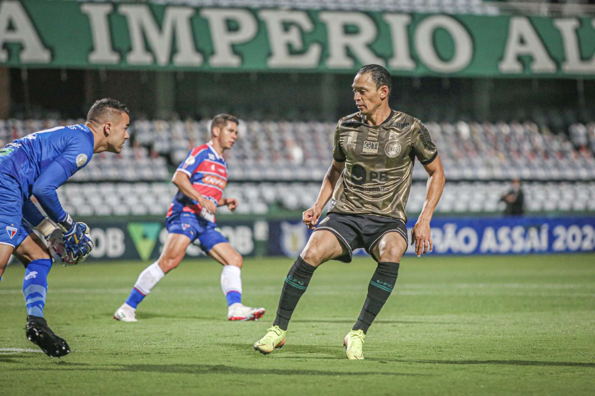 Ricardo Oliveira estreia com a camisa Coxa-Branca