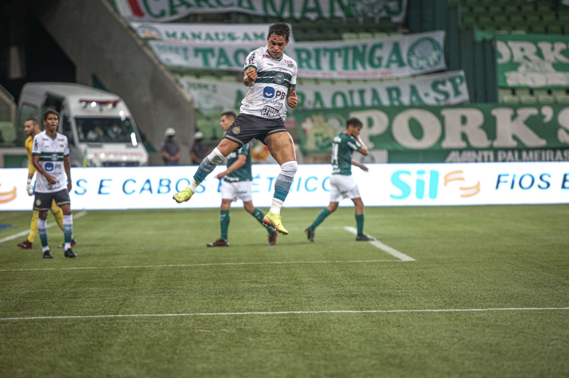 O primeiro gol de Giovanni Augusto 