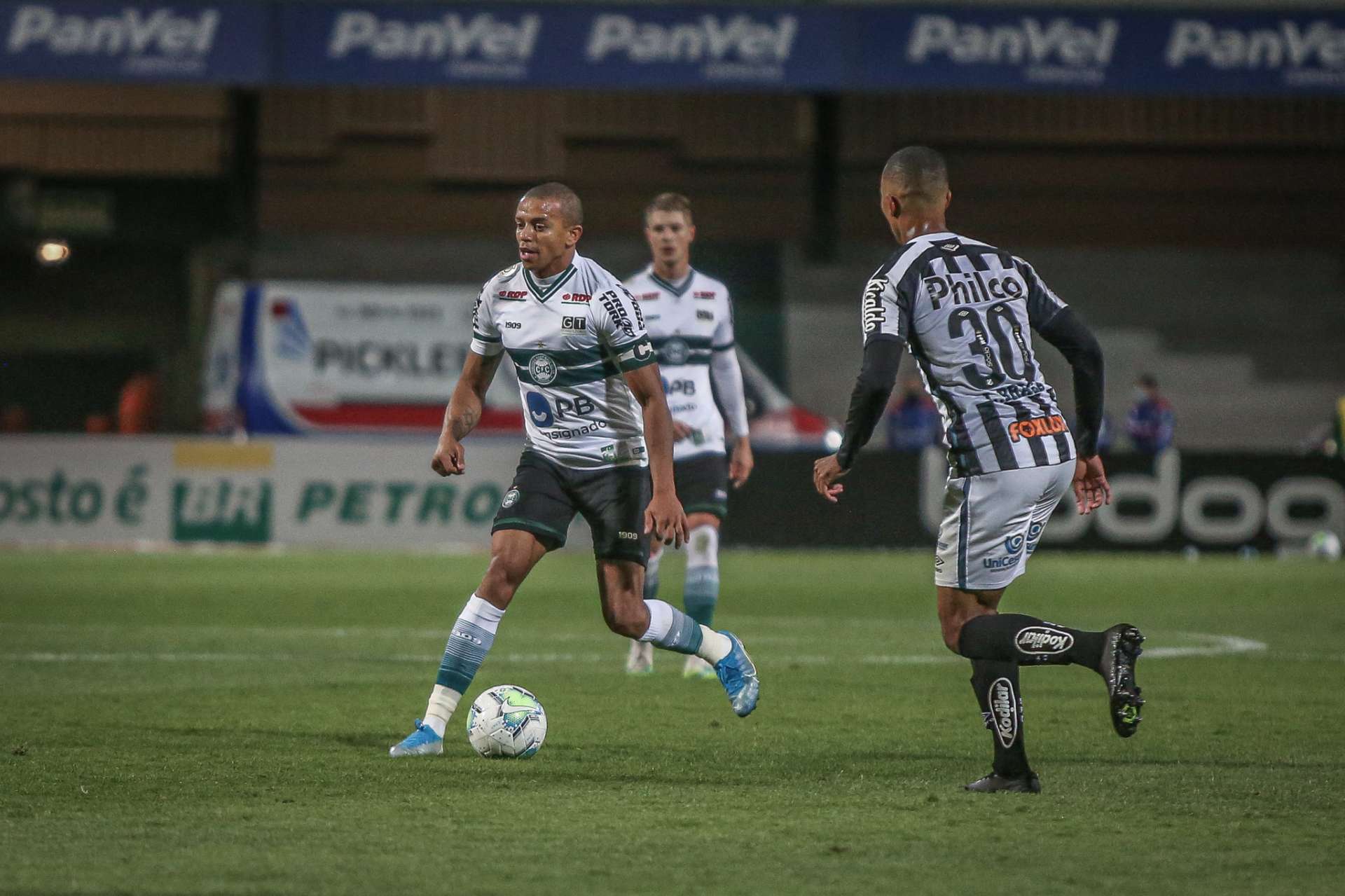Coritiba fica atr�s no placar contra o Santos