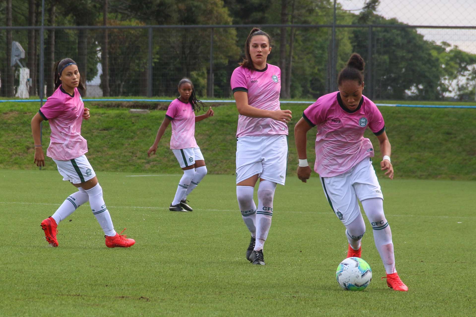 Rev�s no Brasileiro Feminino Sub-18