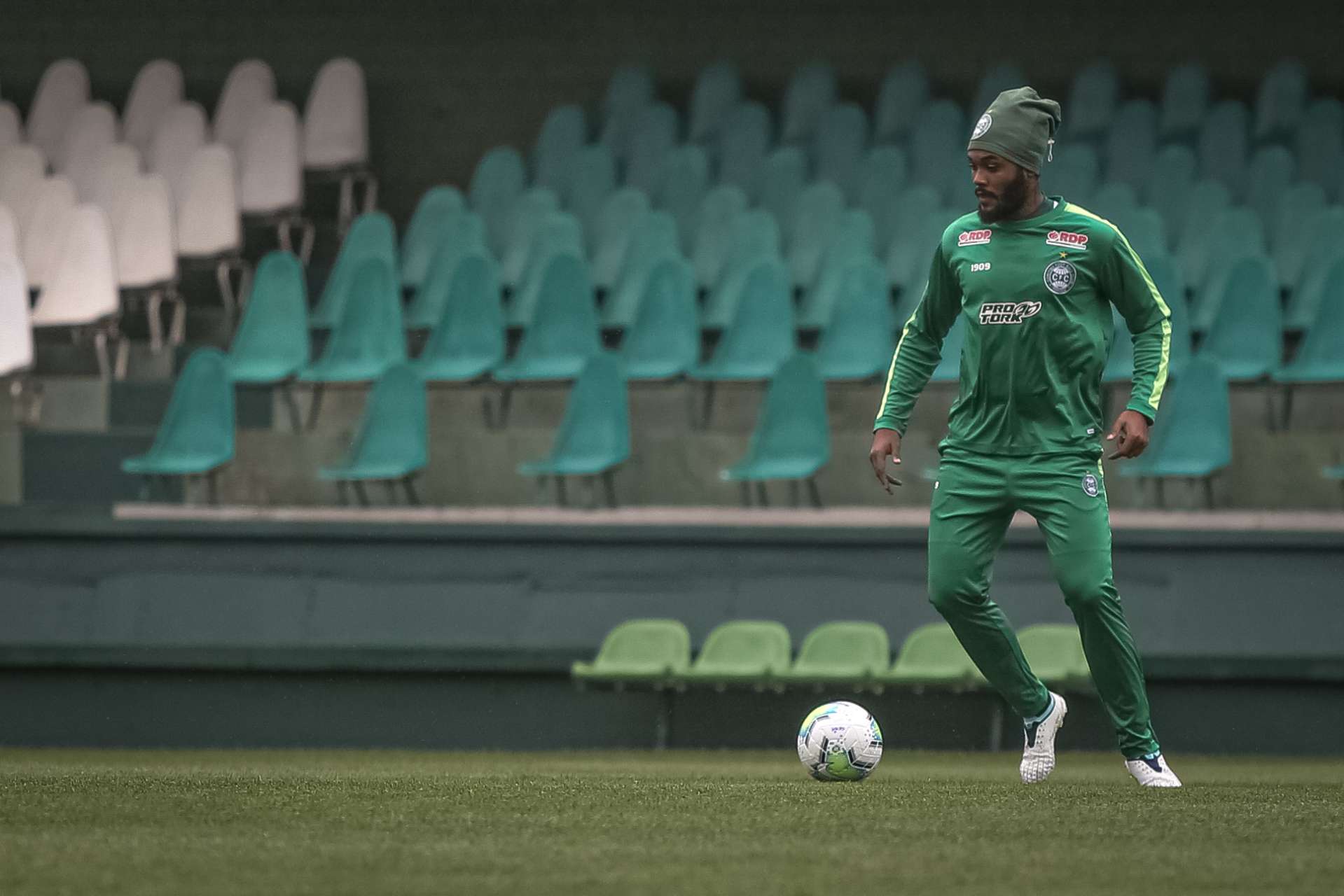 Imagens do treino no Couto Pereira