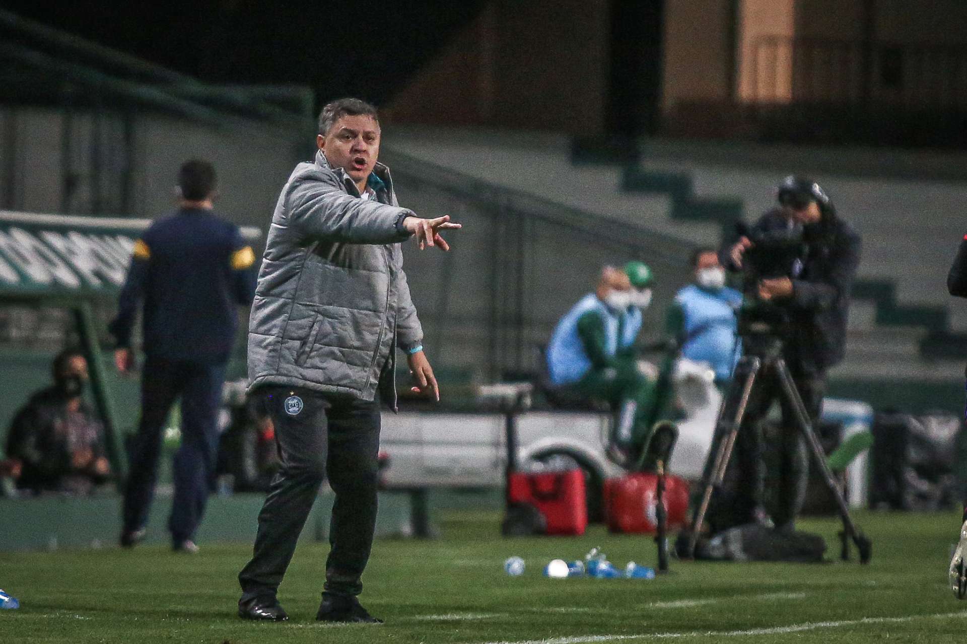 Pachequinho exalta elenco em vit�ria contra o Atl�tico-GO