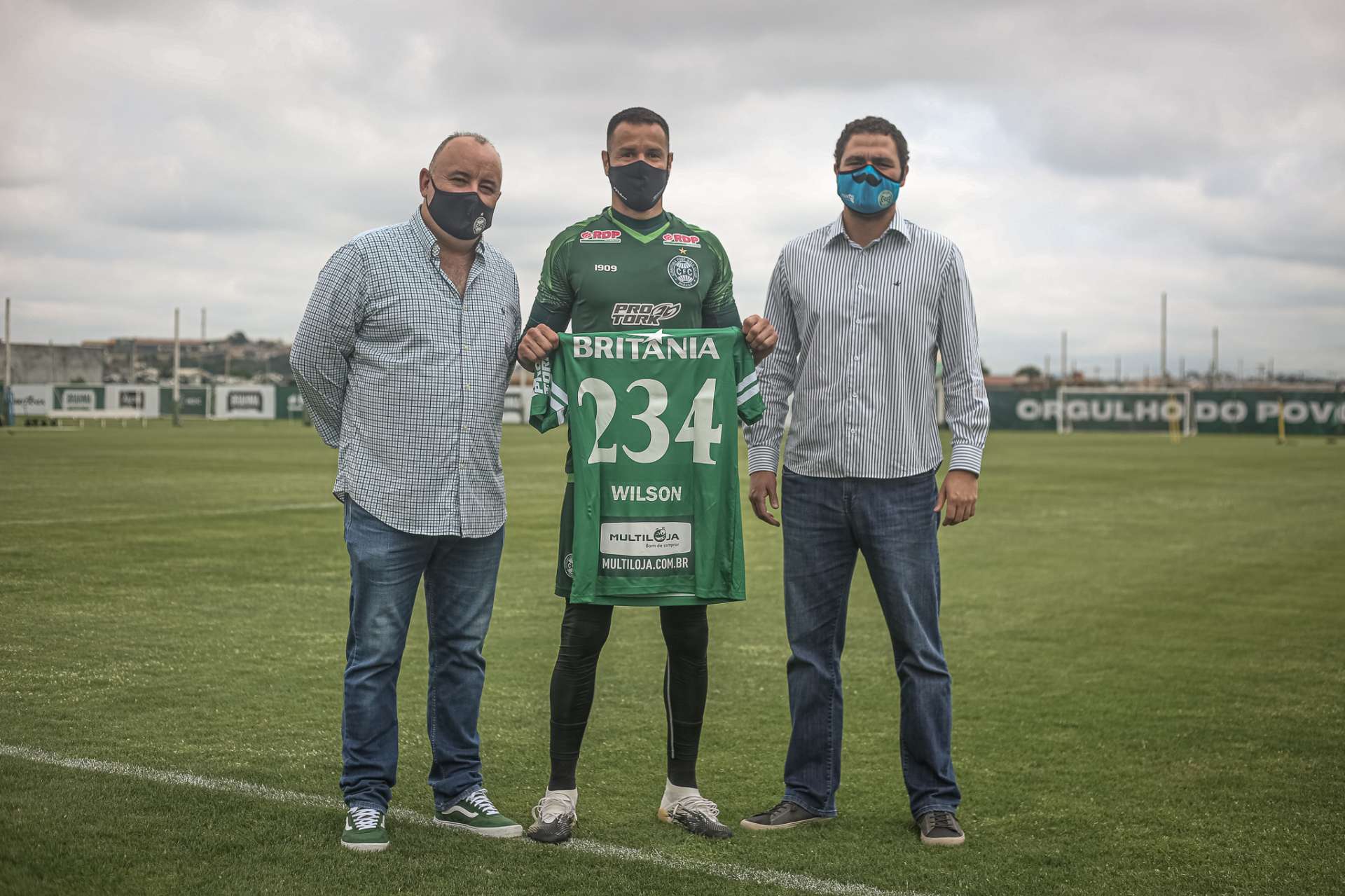 Coritiba renova com Wilson at� 2022